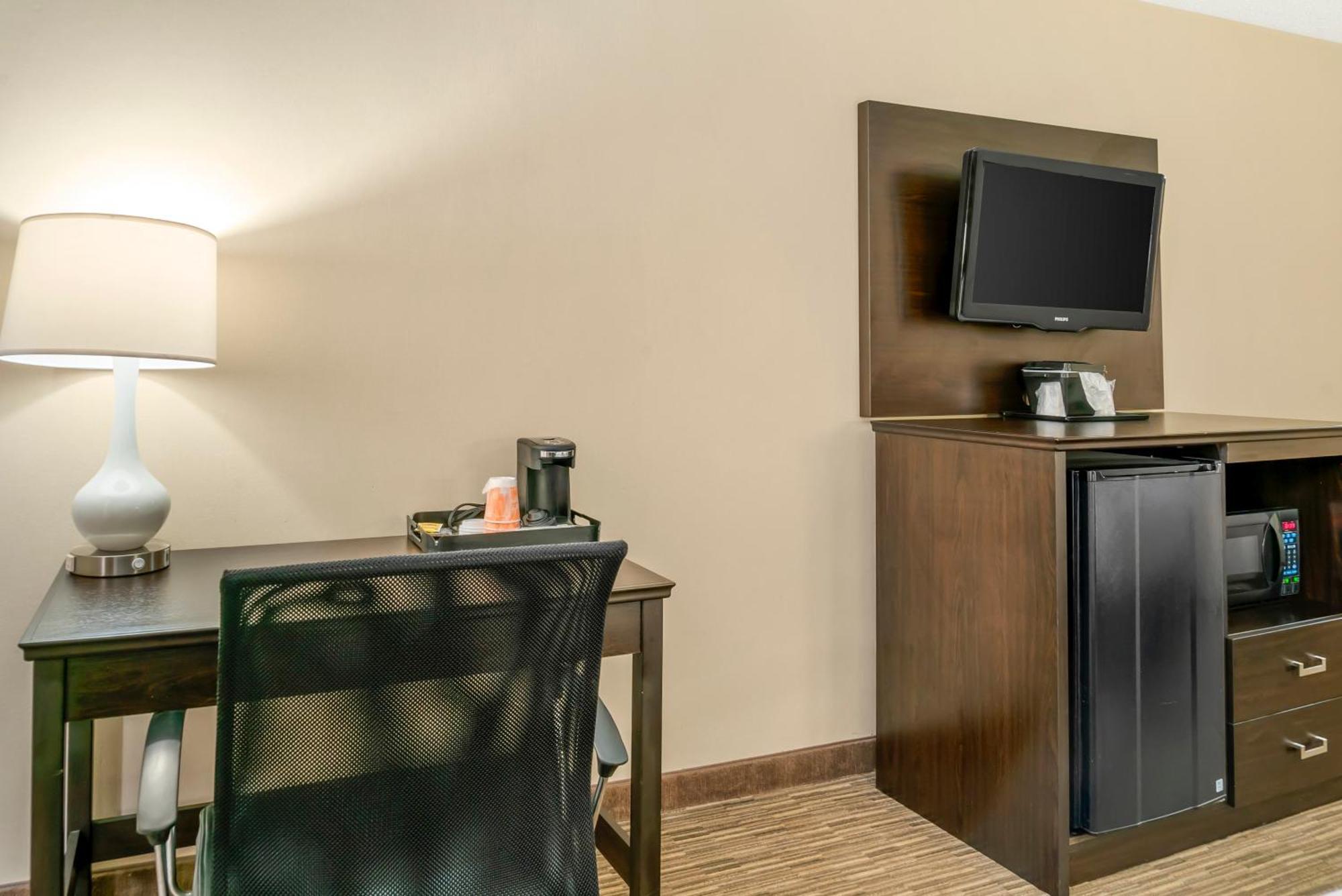 Superior King Room with Hot Tub - Non-Smoking