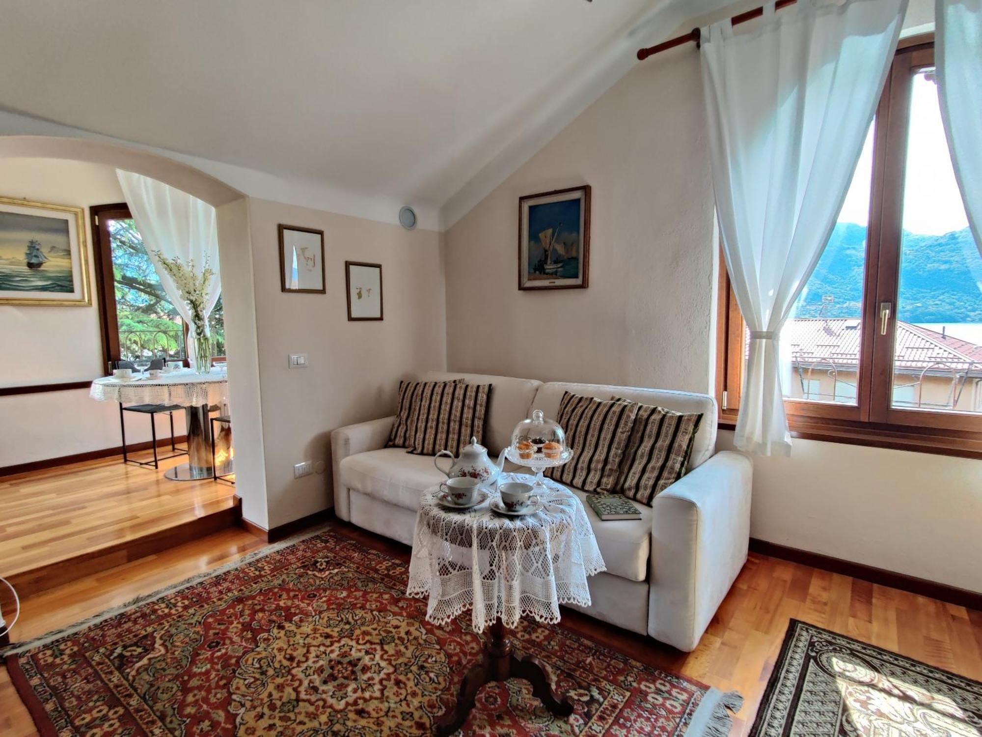 One-Bedroom Apartment with Lake View