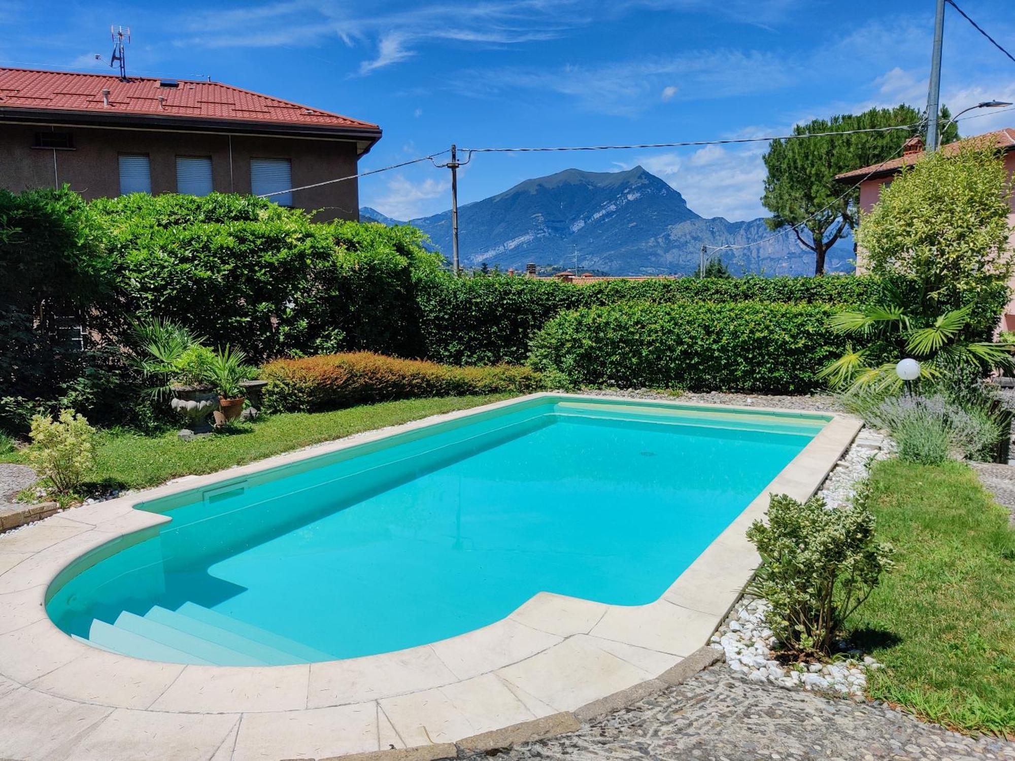 Deluxe One-Bedroom Apartment with Garden View