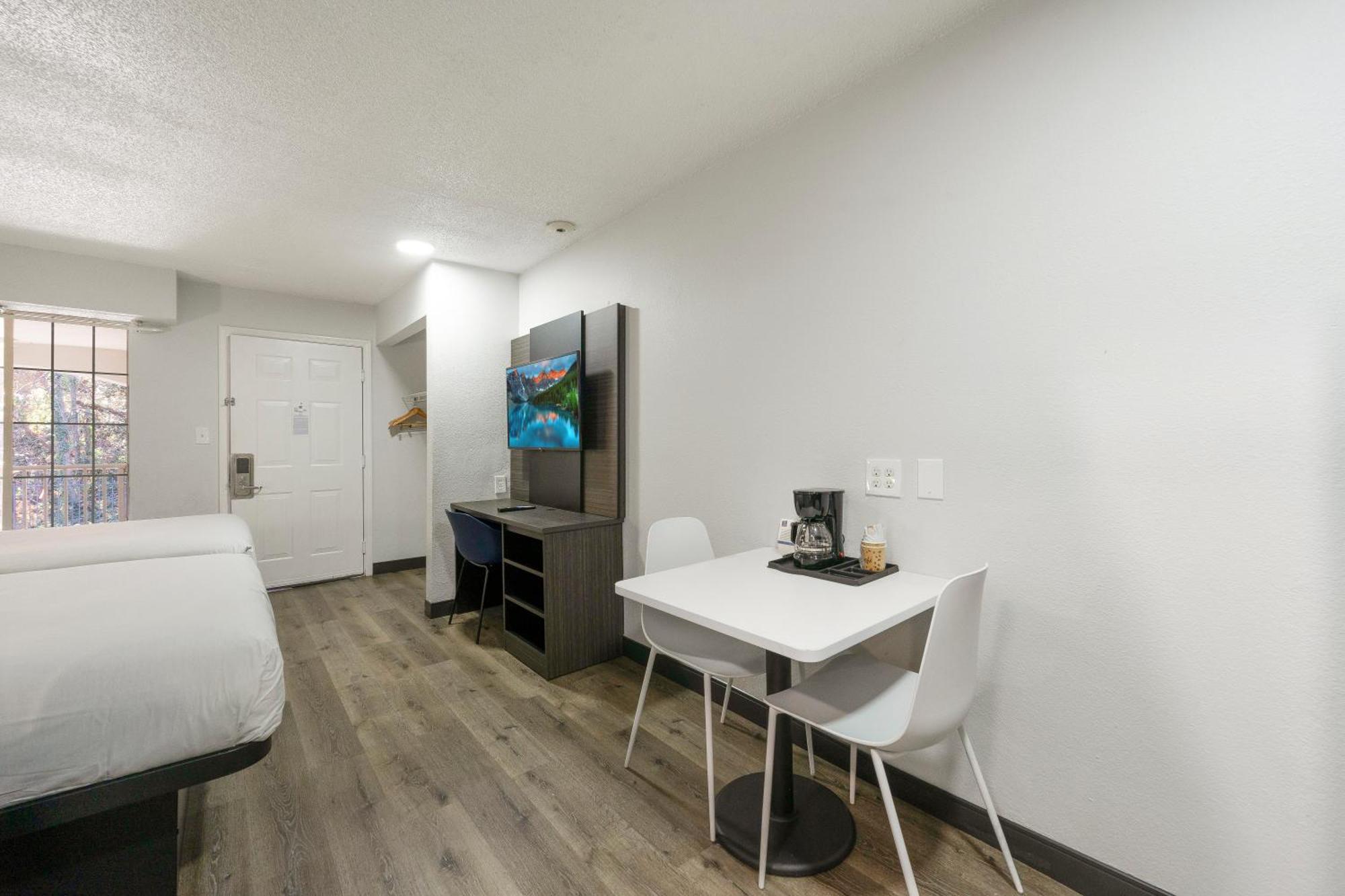 Quadruple Room - Non-Smoking