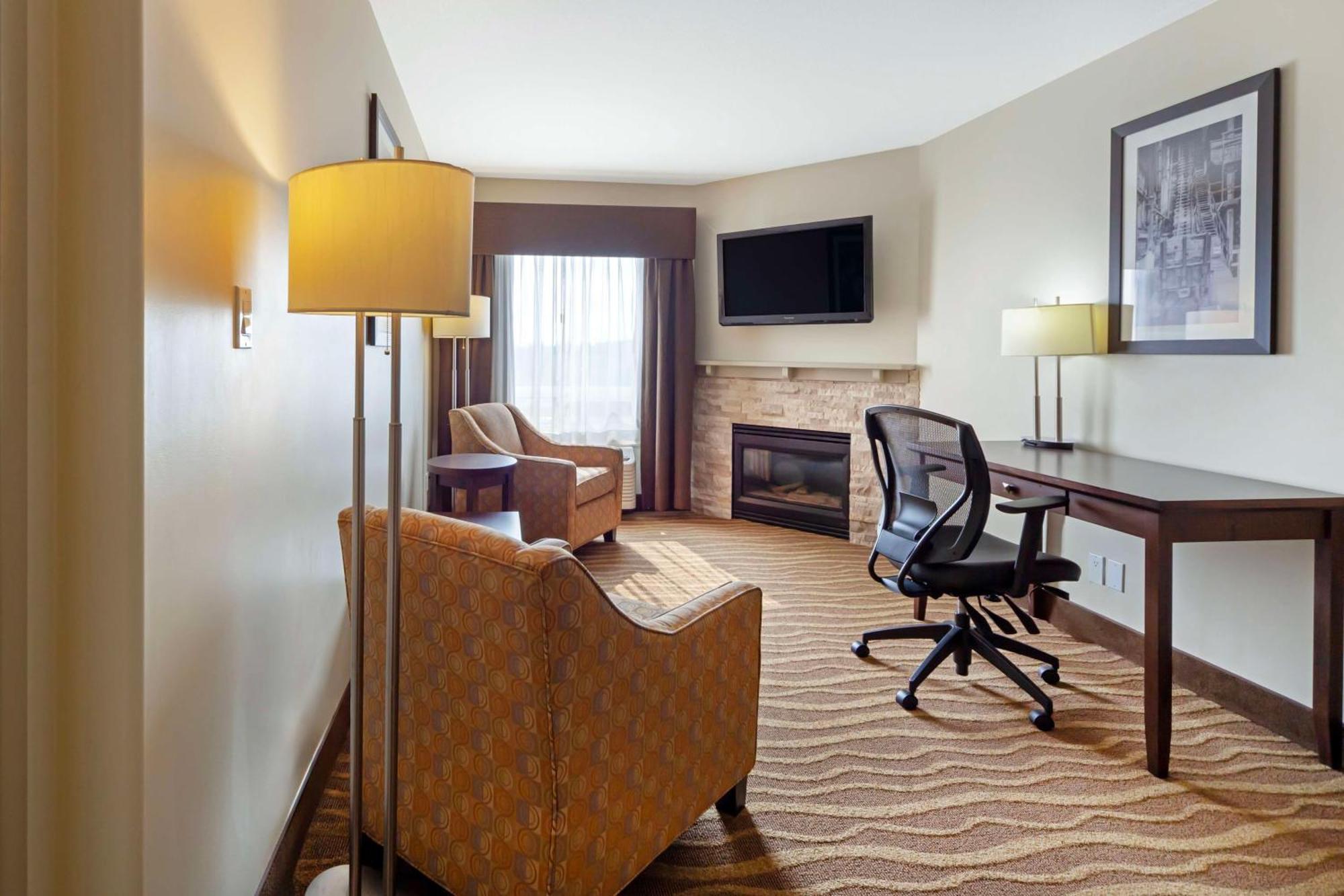 King Suite with Jacuzzi - Non-Smoking