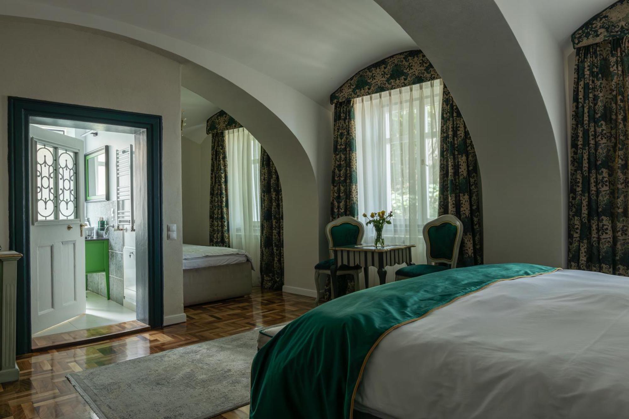 Triple Room,1641167428:JPEG