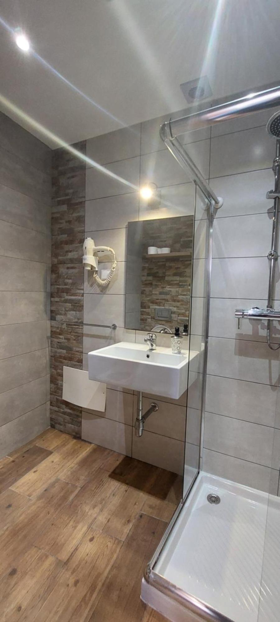 Triple Room Private Bathroom,1641235667:JPEG