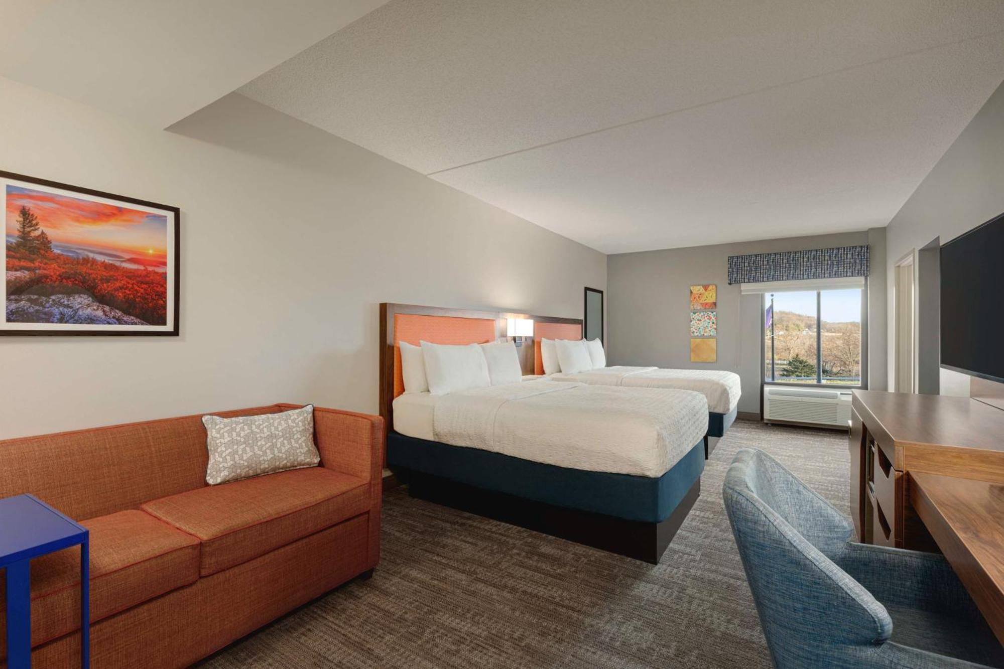 One-Bedroom Queen Suite with Two Queen Beds - Non-Smoking