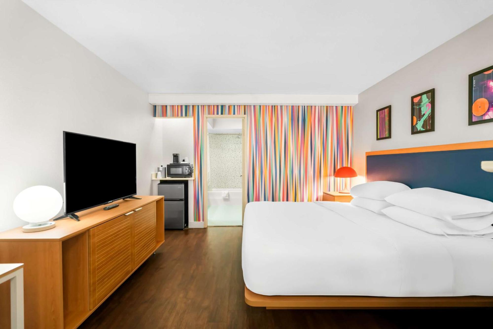 Junior King Suite - Non-Smoking