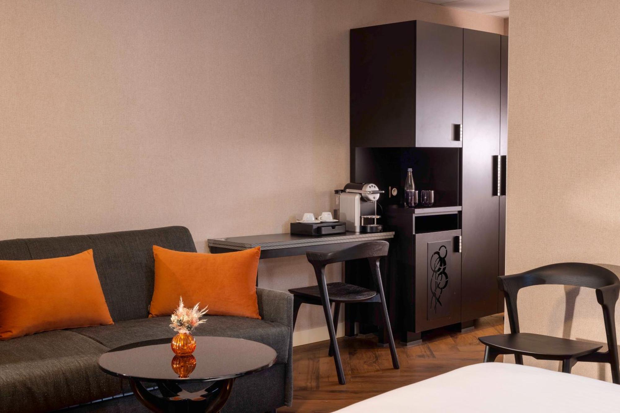 Junior Queen Suite