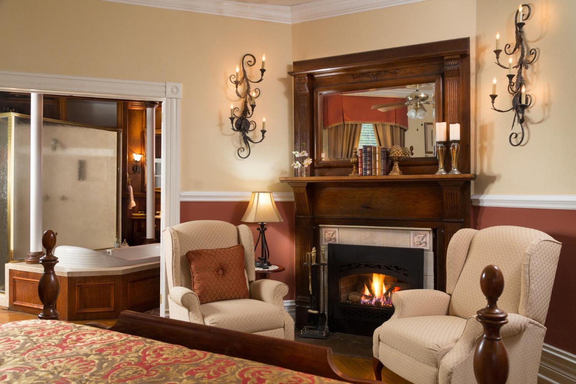 King- Grand Library Suite
