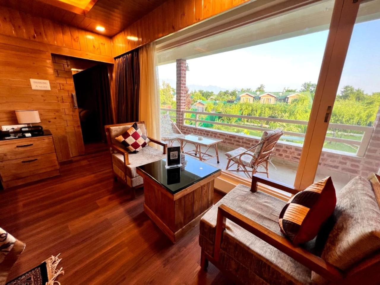 Luxury Premium Suite with Balcony
