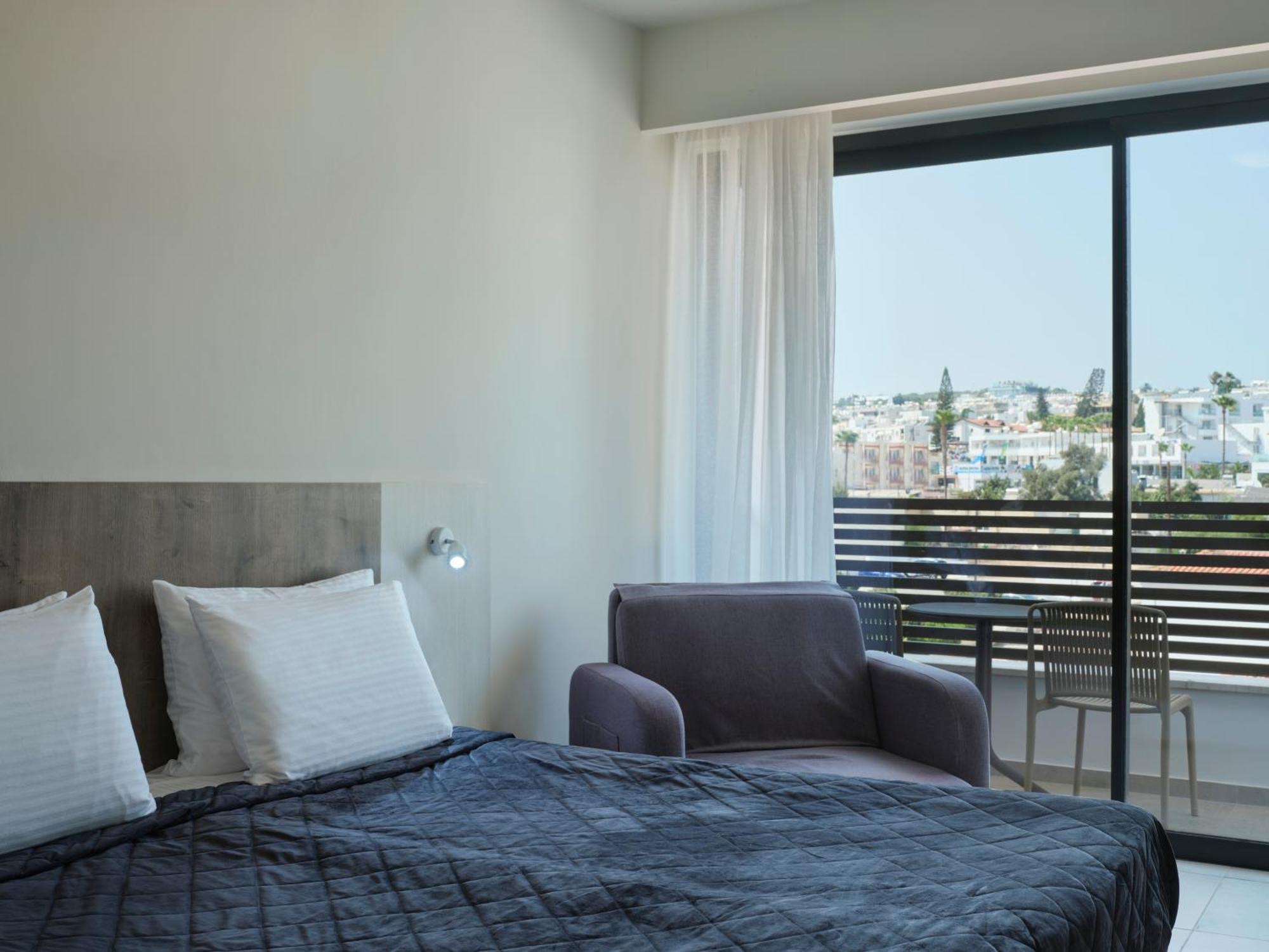 Deluxe Double Room Inland View