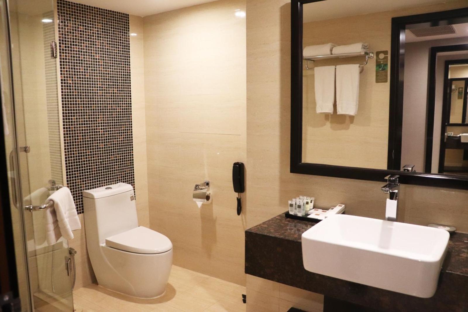 Executive Club King Room Access to the Club Lounge guests aged 18 or above,1641803063:JPEG