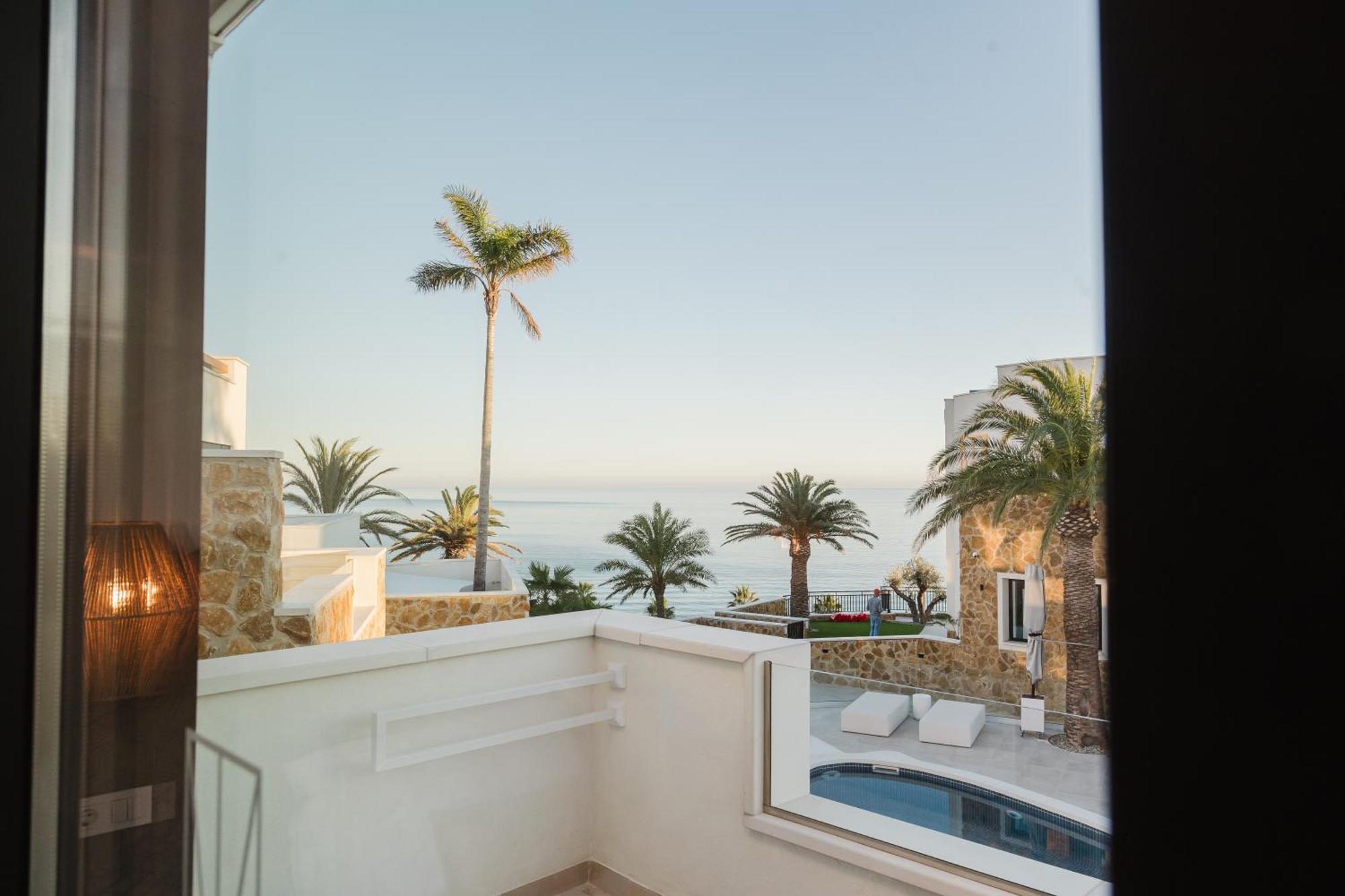 Habitación Doble Deluxe con balcón y vistas al mar