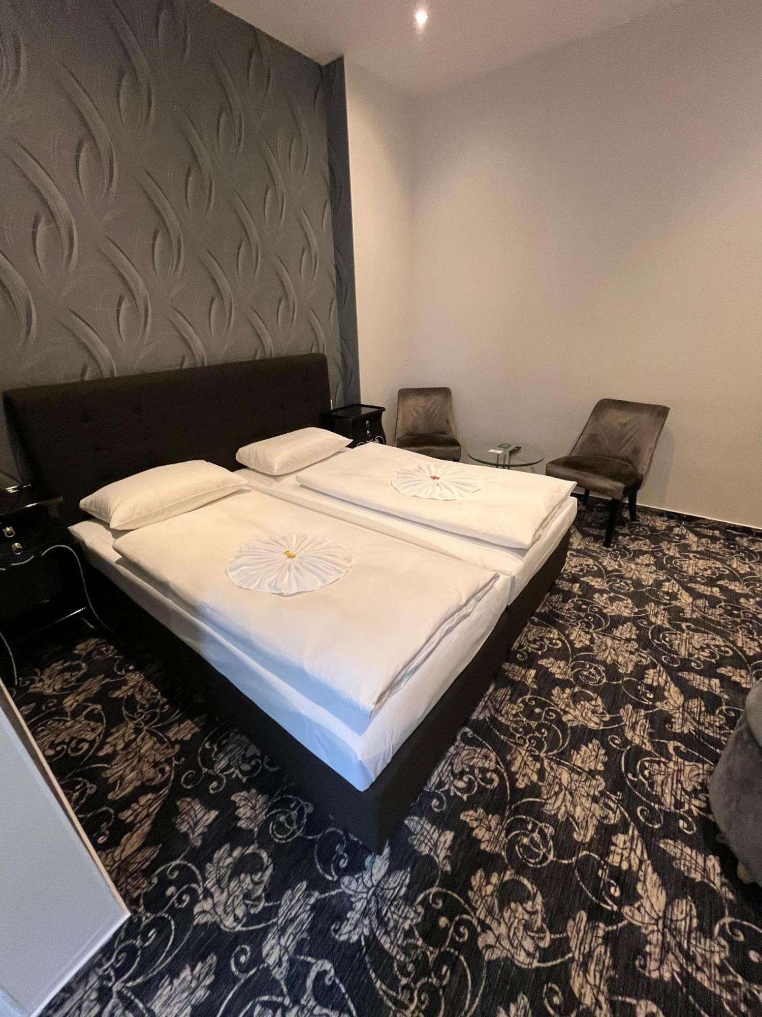 Deluxe Room,1642307707:JPEG