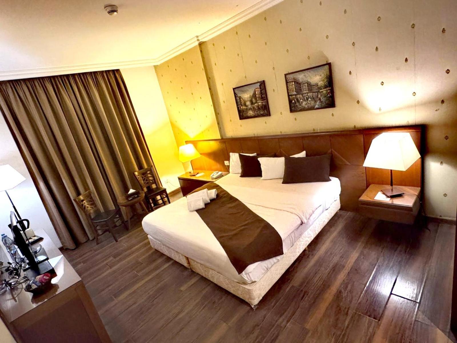 Deluxe King Room