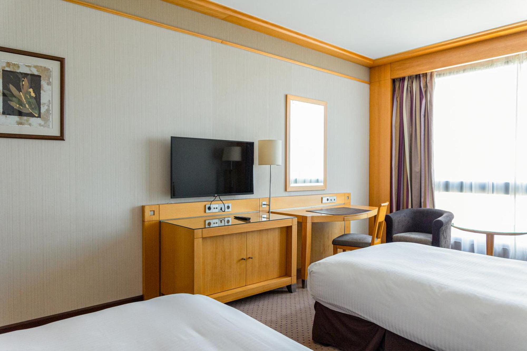 Standard Twin Room Club Lounge Access