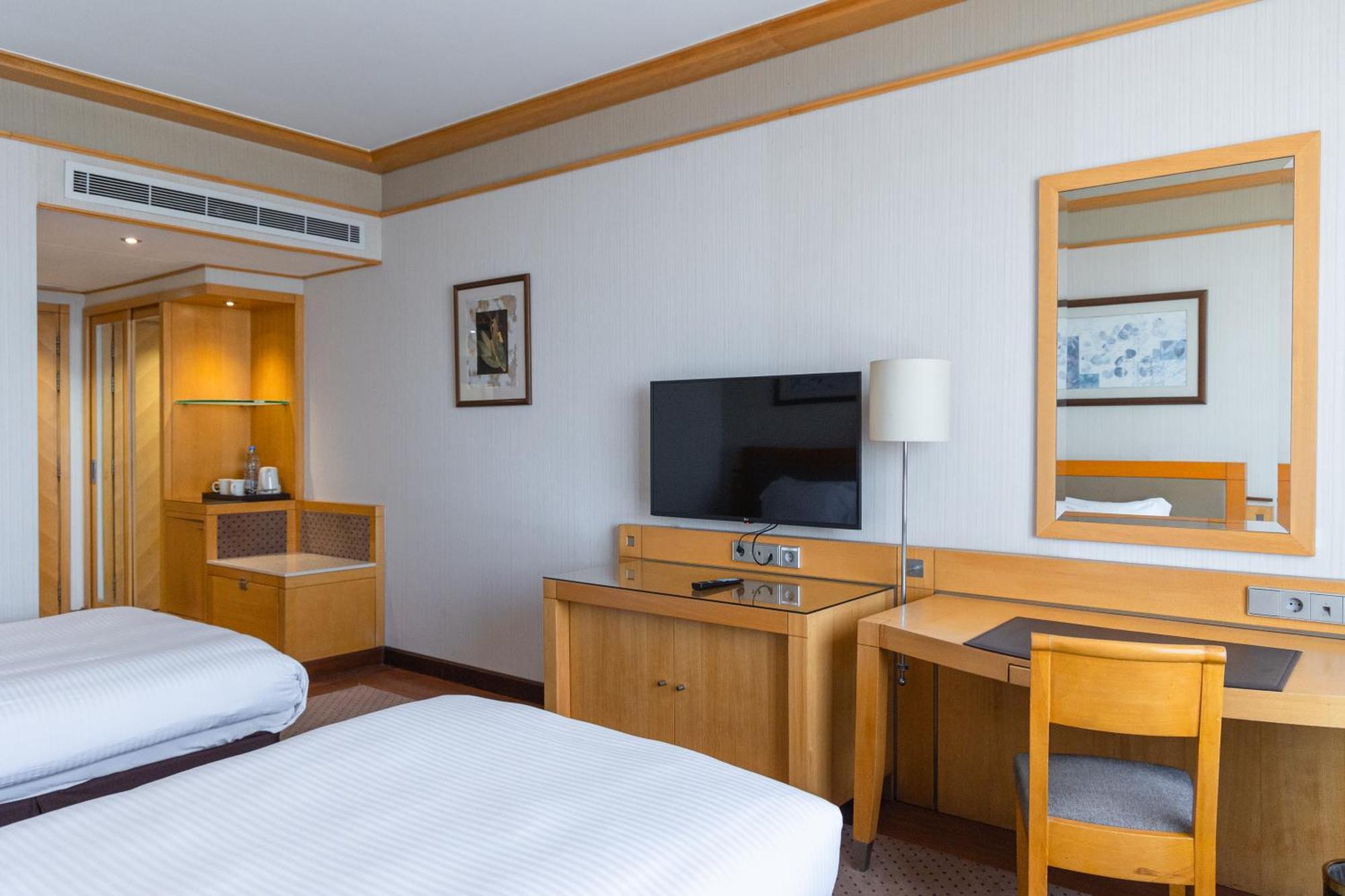 Standard Twin Room Club Lounge Access