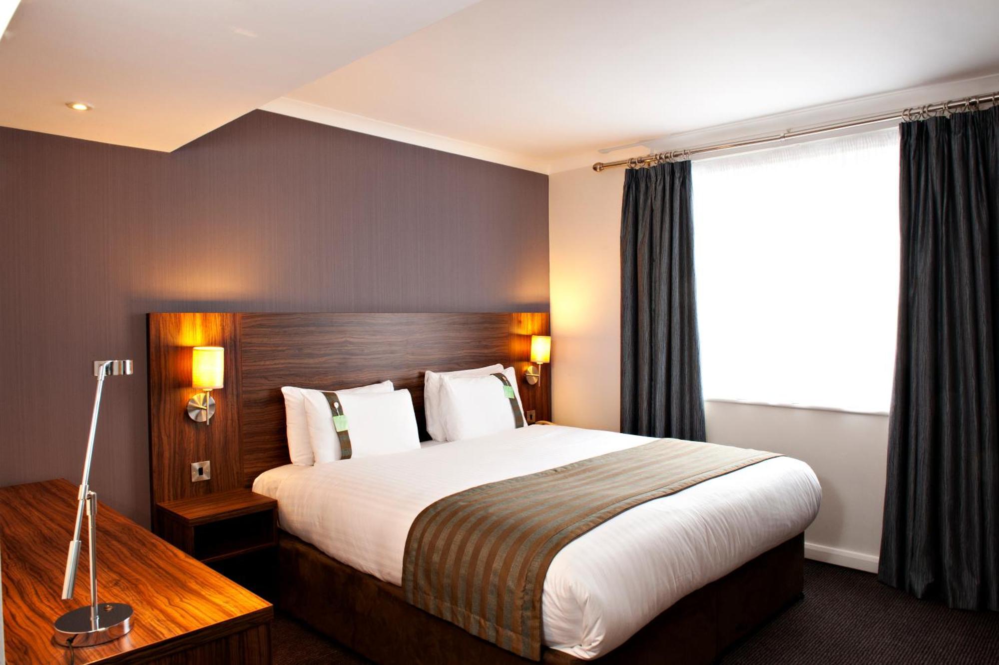 One-Bedroom King Suite City View