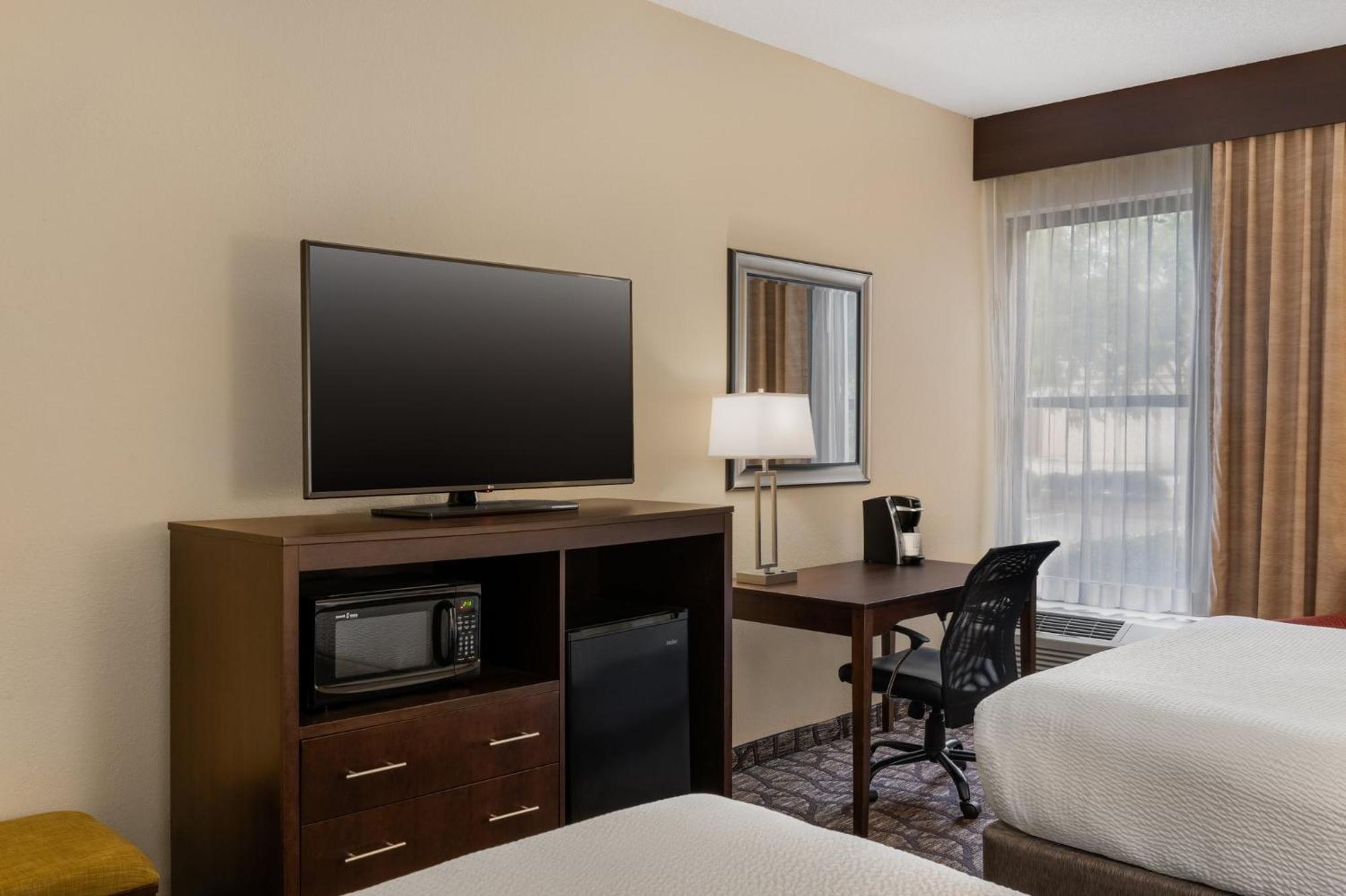 Queen Room Two Queen Beds Mobility Access Tub or Non-Smoking