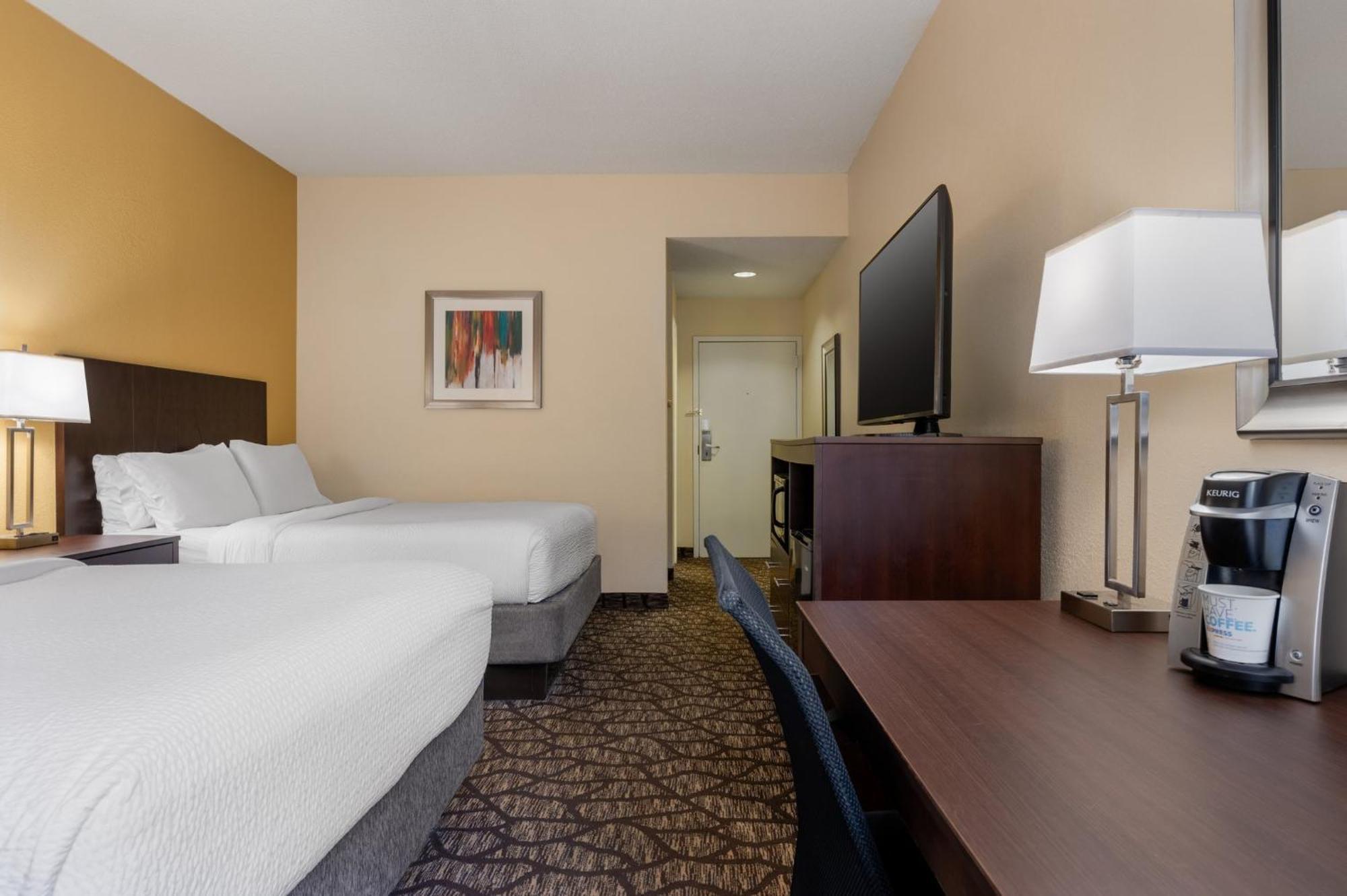 Queen Room Two Queen Beds Mobility Access Tub or Non-Smoking