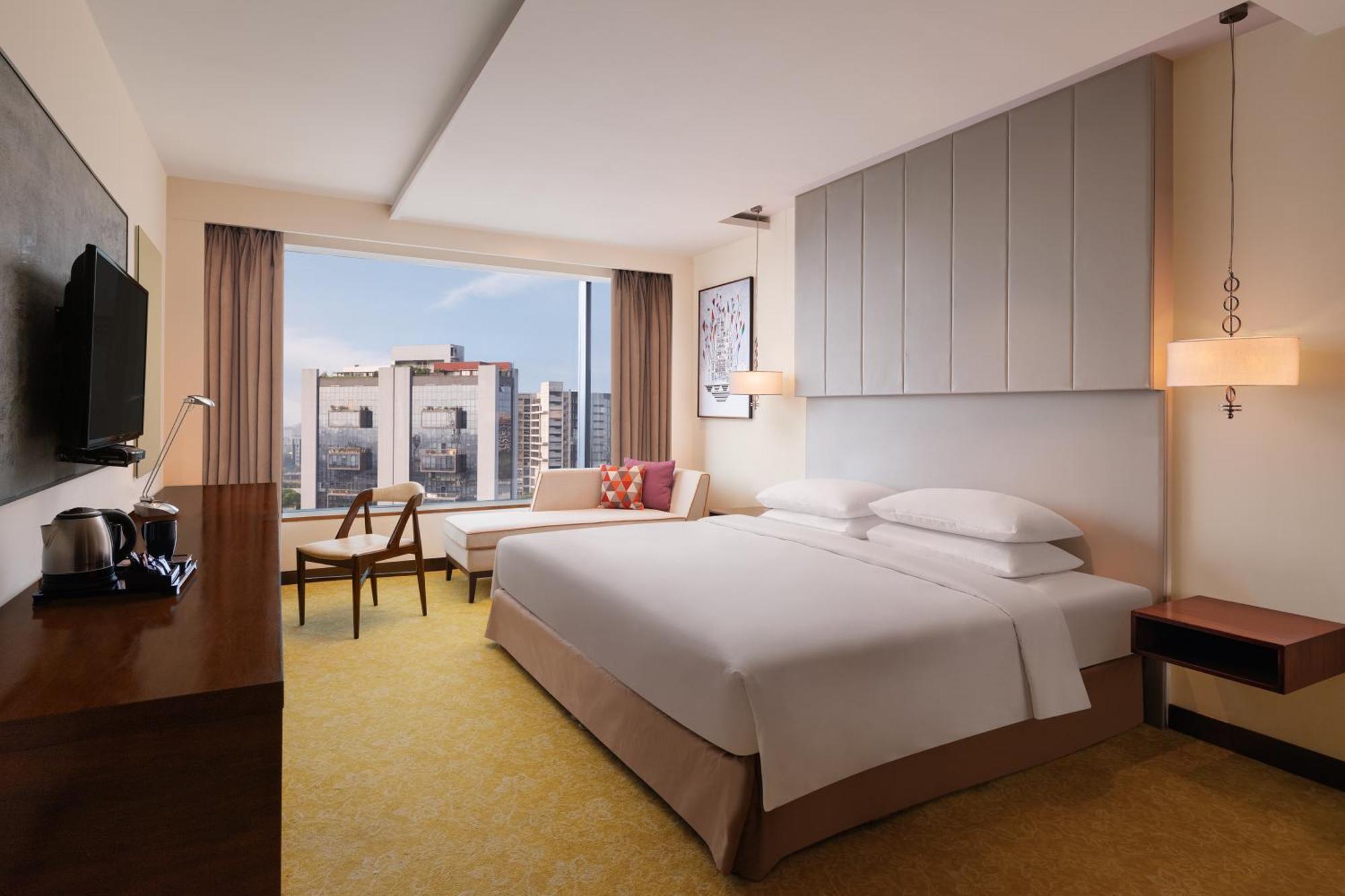 Executive Room: 1 King with Club benefits - 20% Discount of Food & Beverages and Laundry