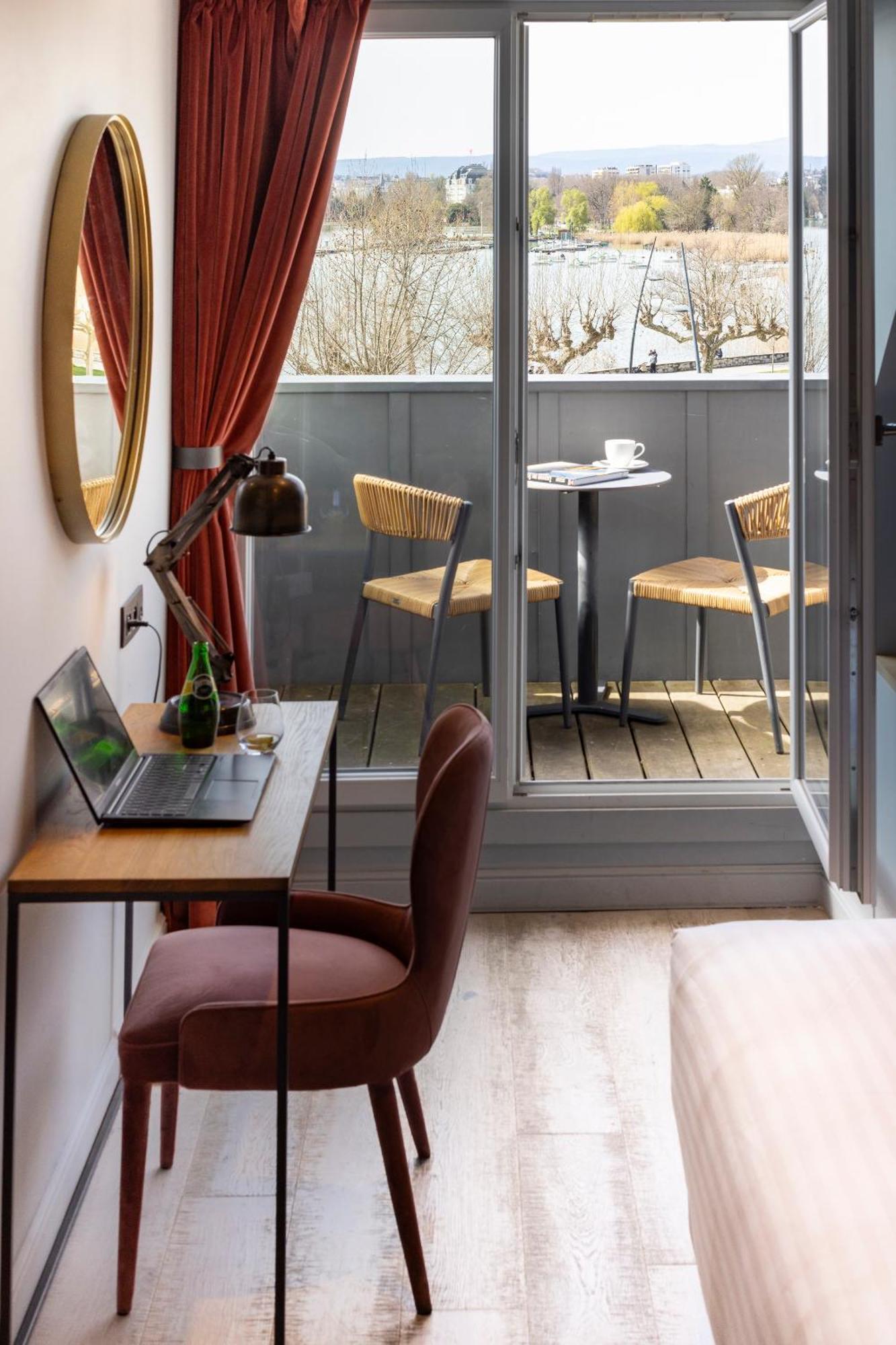 Classic Double Room Balcony Lake View