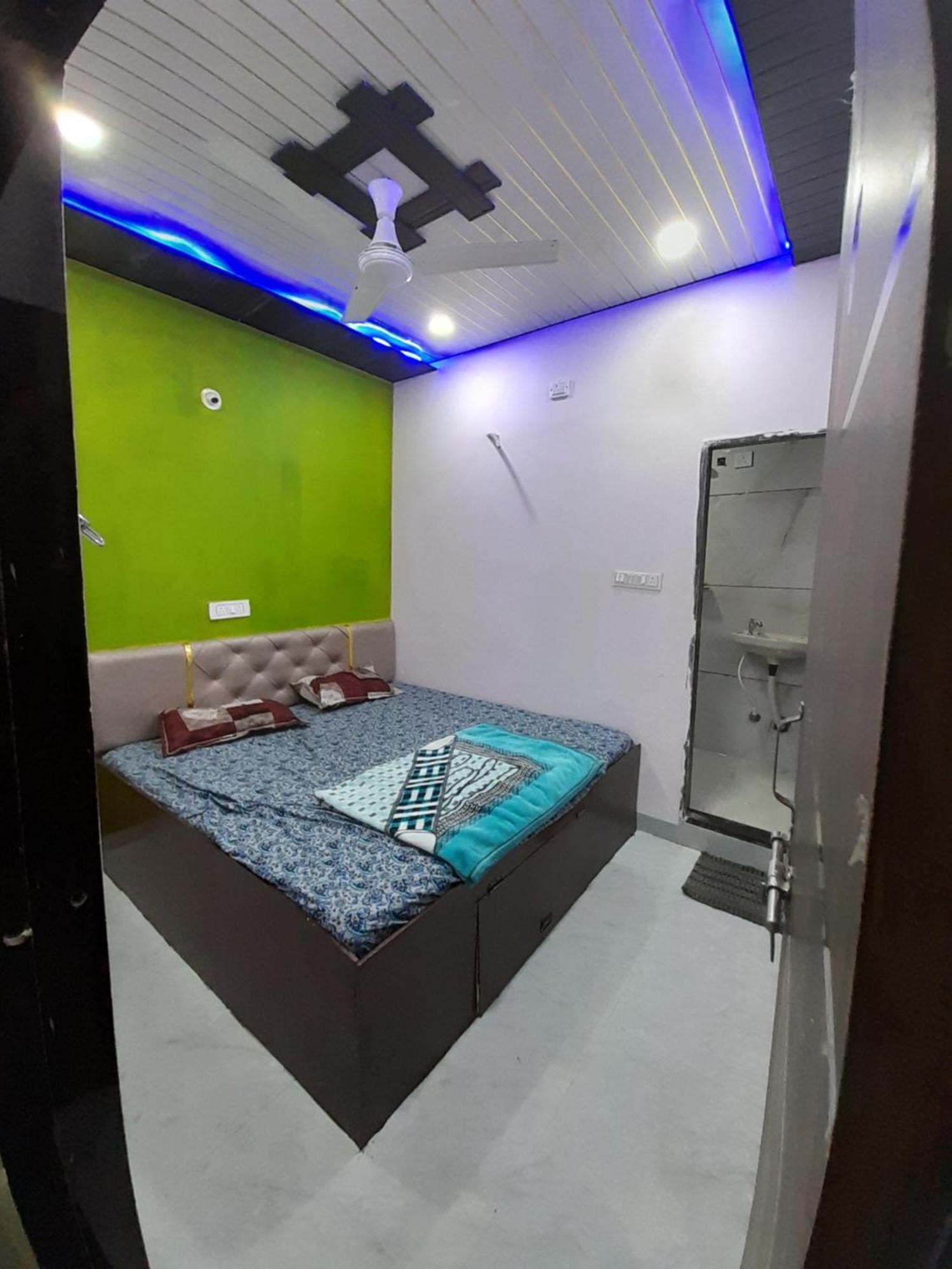 Deluxe Double Room (2 Adults + 1 Child)