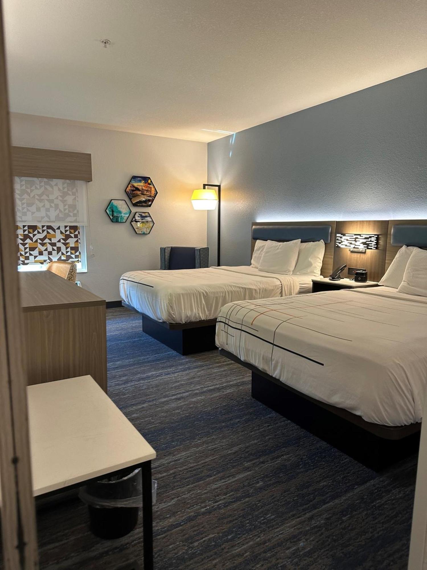 Queen Room with Two Queen Beds and Bath Tub - Mobility Accessible/Non-Smoking