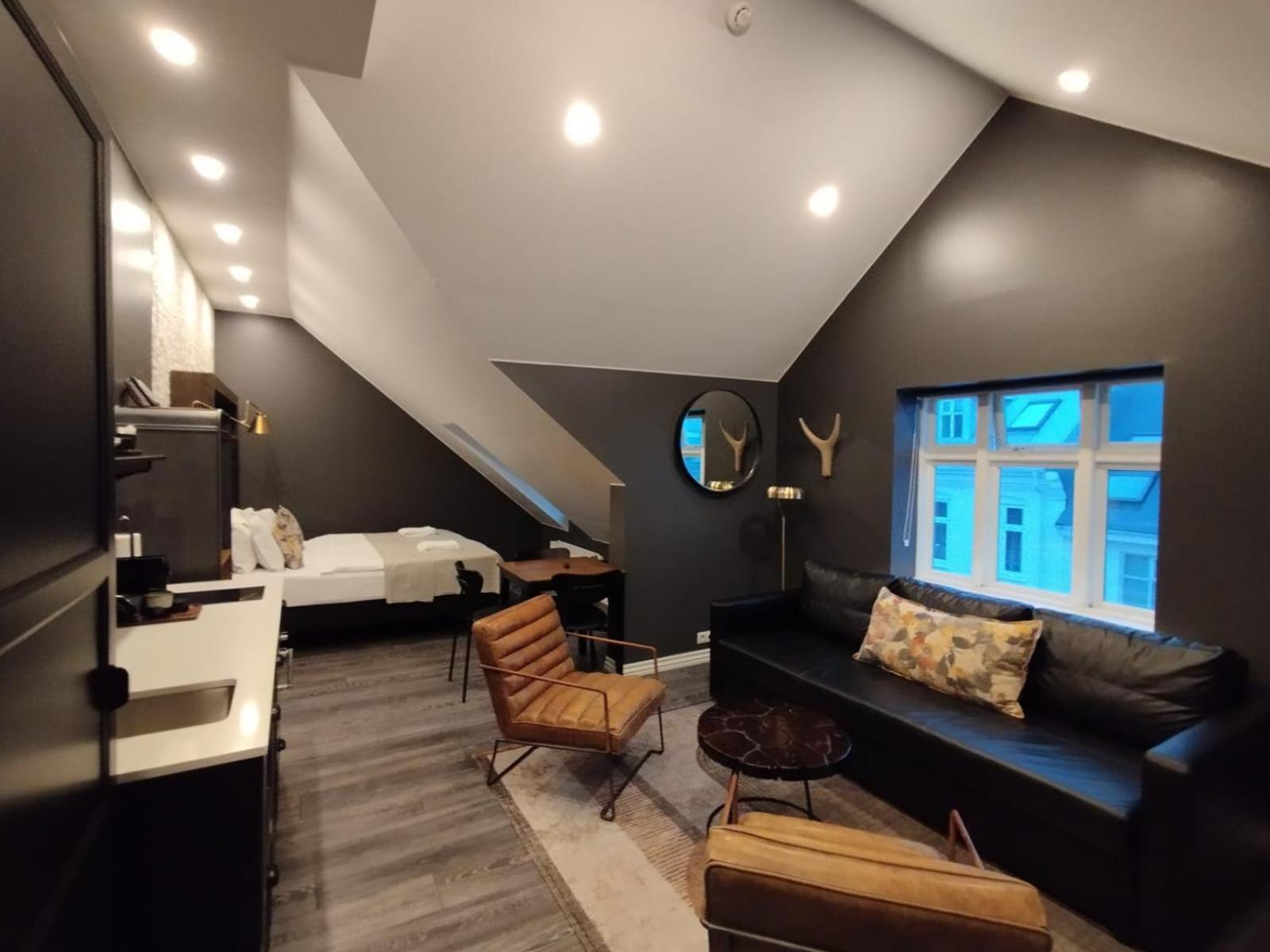 Penthouse Studio