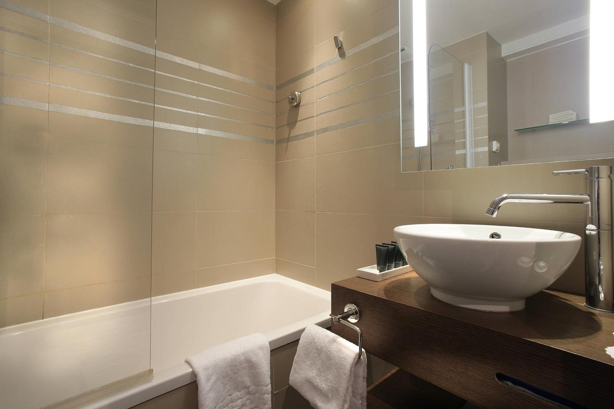 Twin Room with City View