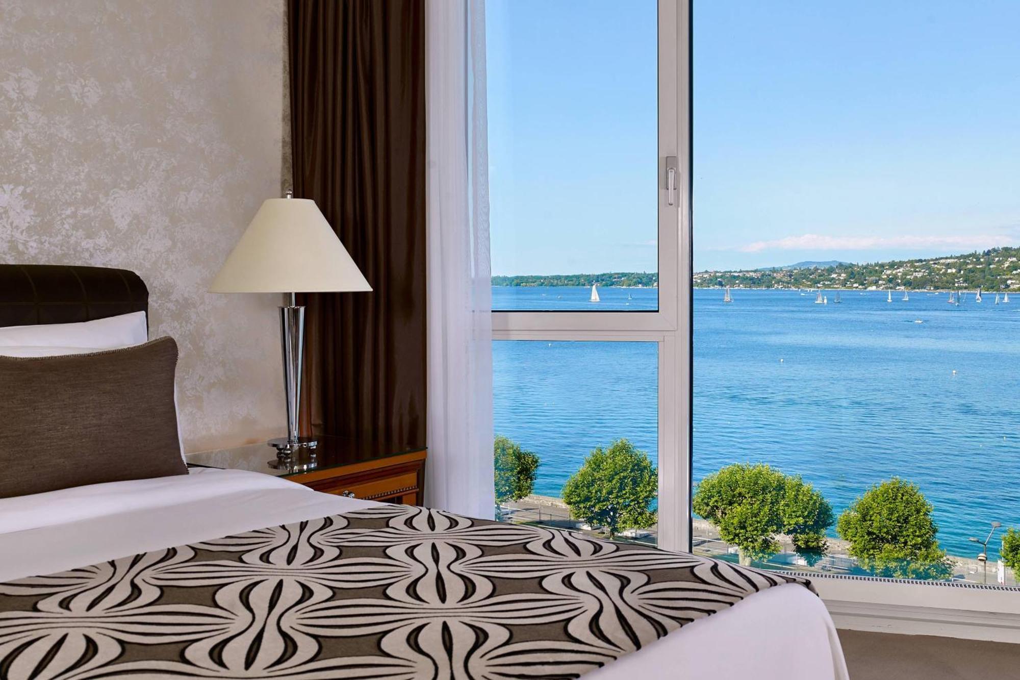 Large Junior King Suite with Lake View