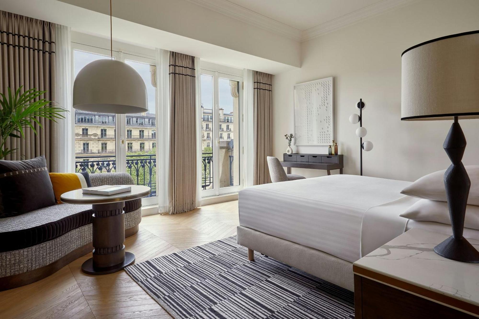 King Room Champs Elysées View