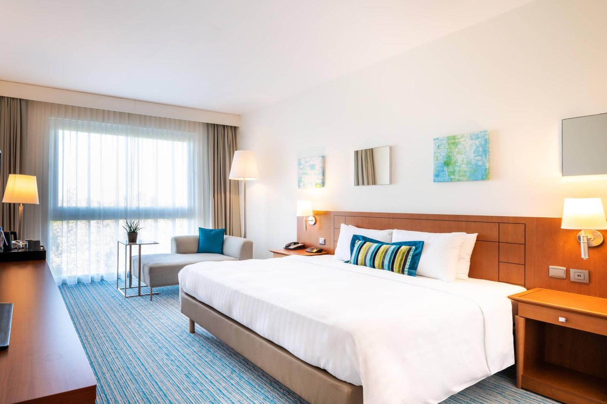Deluxe Room, Guest room, 1 King,1643144181:JPEG