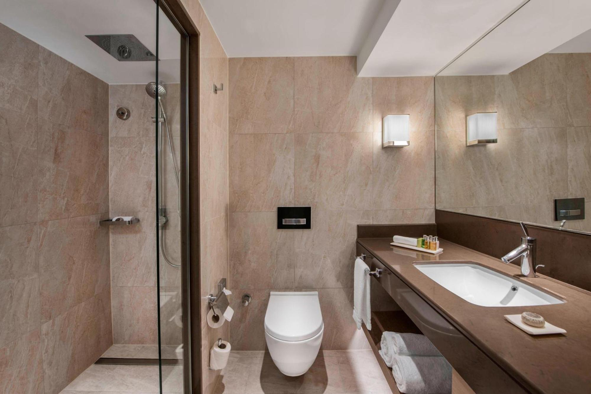 Executive Twin Room City View Club Lounge Access
