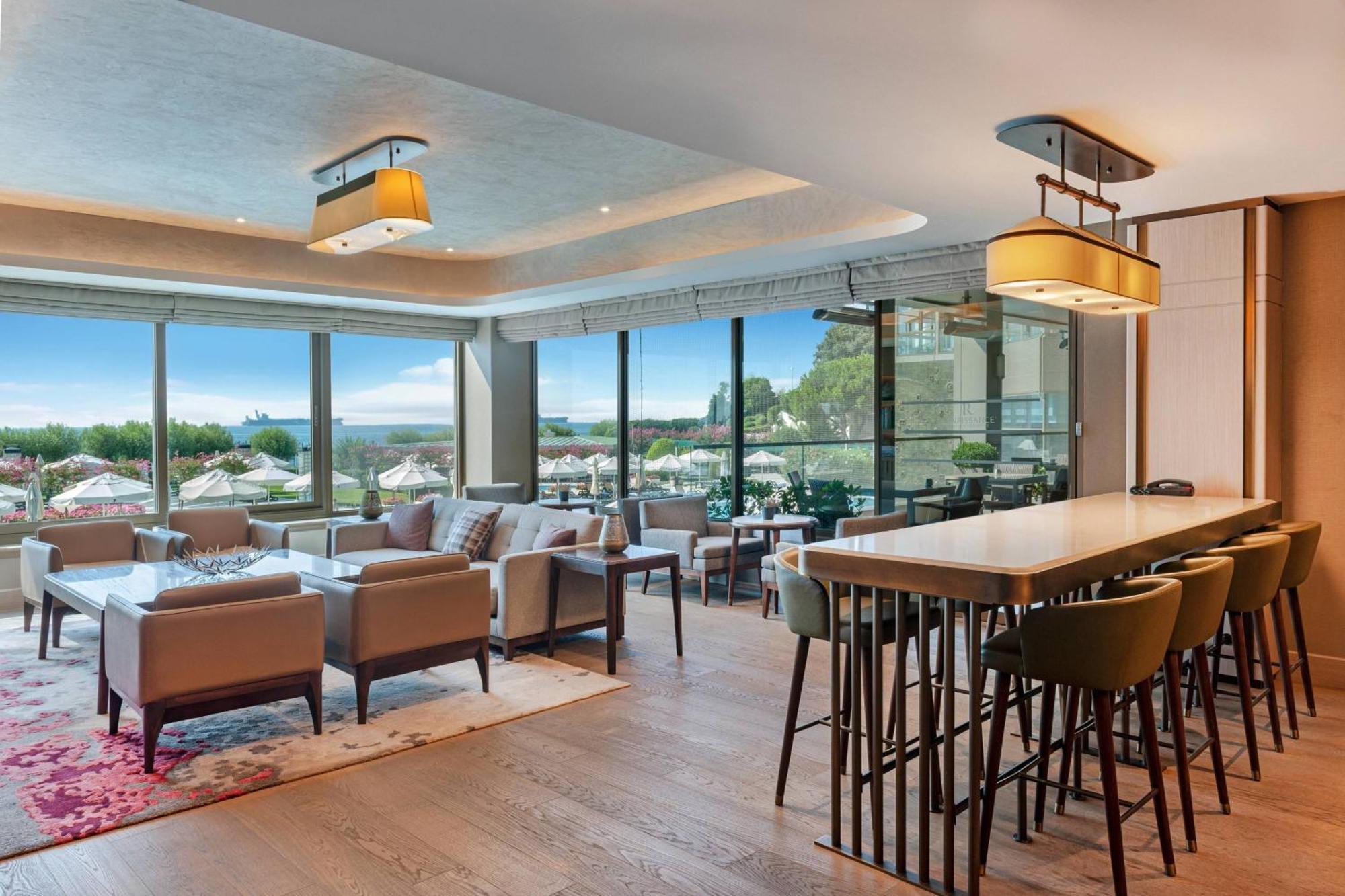 Presidential Suite Club lounge access 1 King Sea view