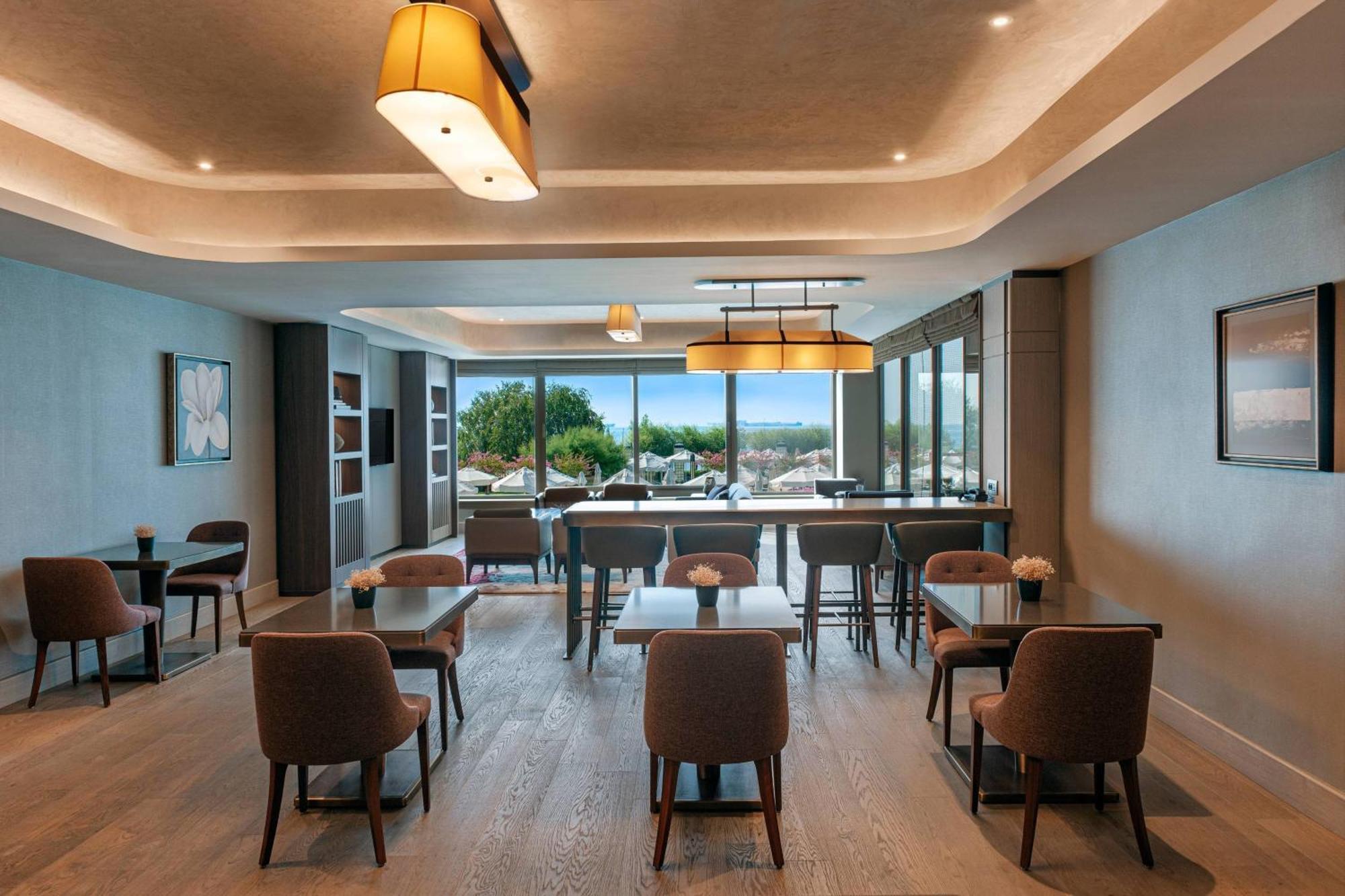 Presidential Suite Club lounge access 1 King Sea view