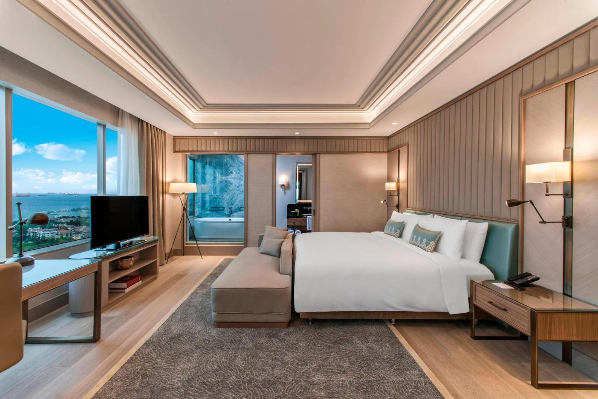 Presidential Suite Club lounge access 1 King Sea view