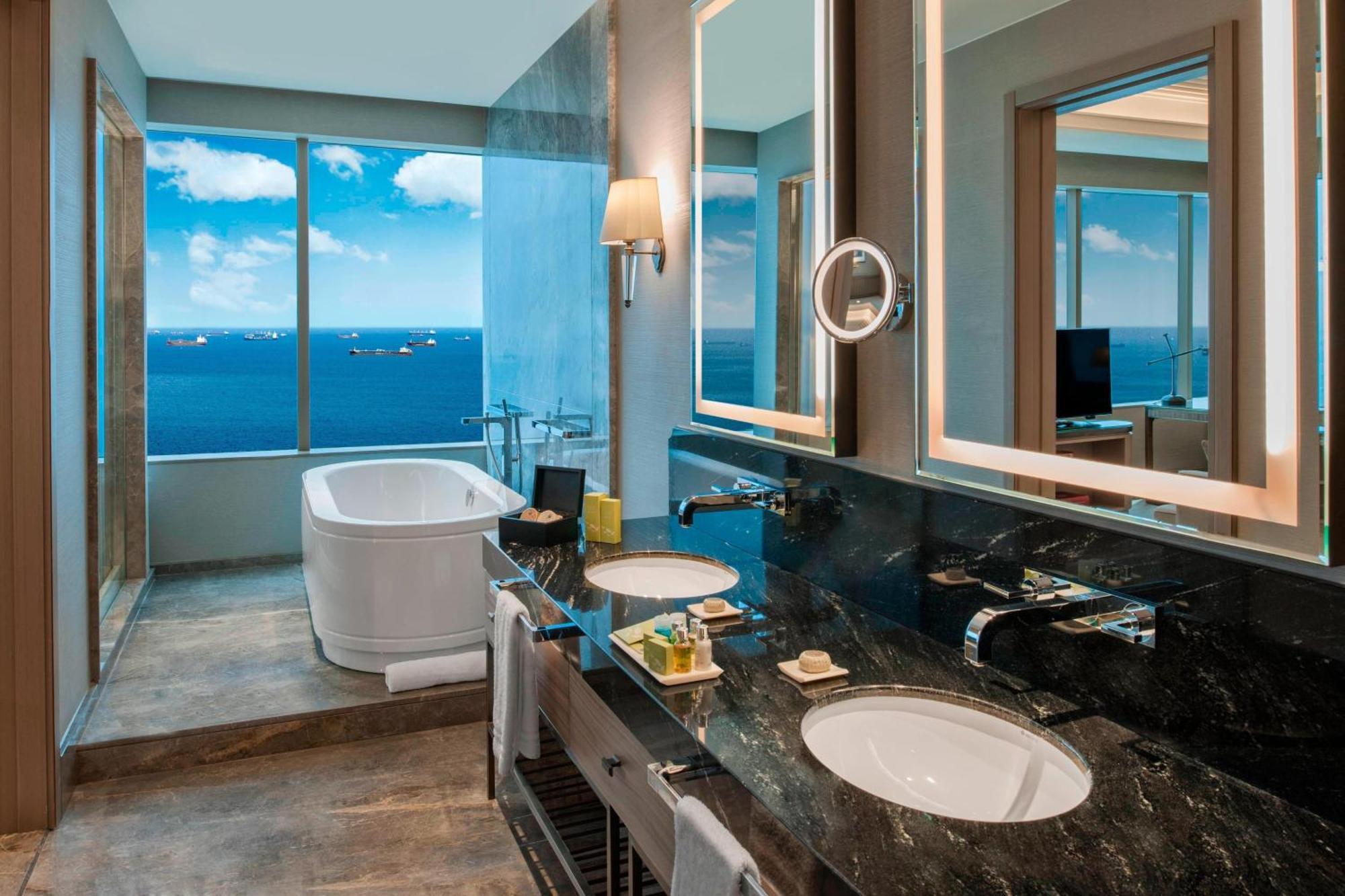 Presidential Suite Club lounge access 1 King Sea view