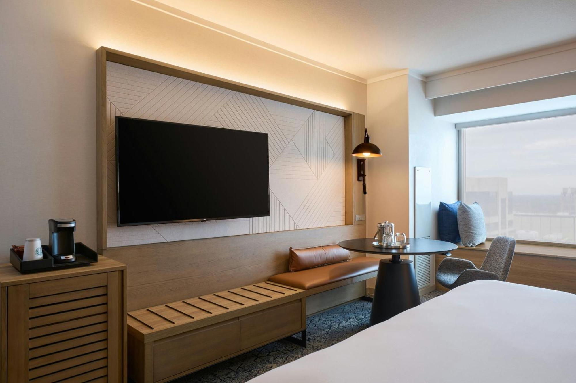 King Room with Roll-In Shower and City View - Mid Floor/Mobility and Hearing Accessible