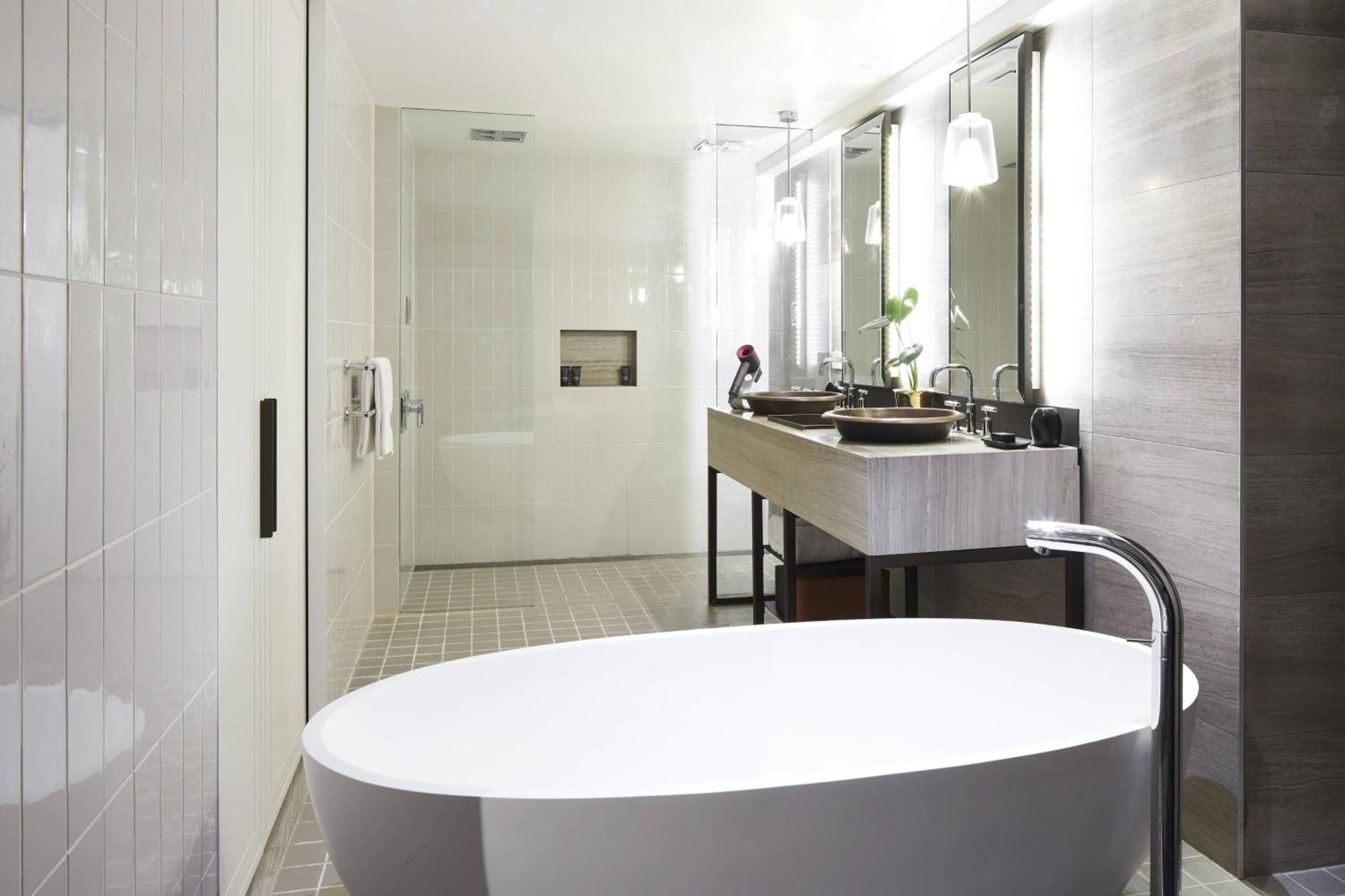 Suite Opera Bridge mit 1 Kingsize-Bett, Balkon und Blick auf die Opera Bridge