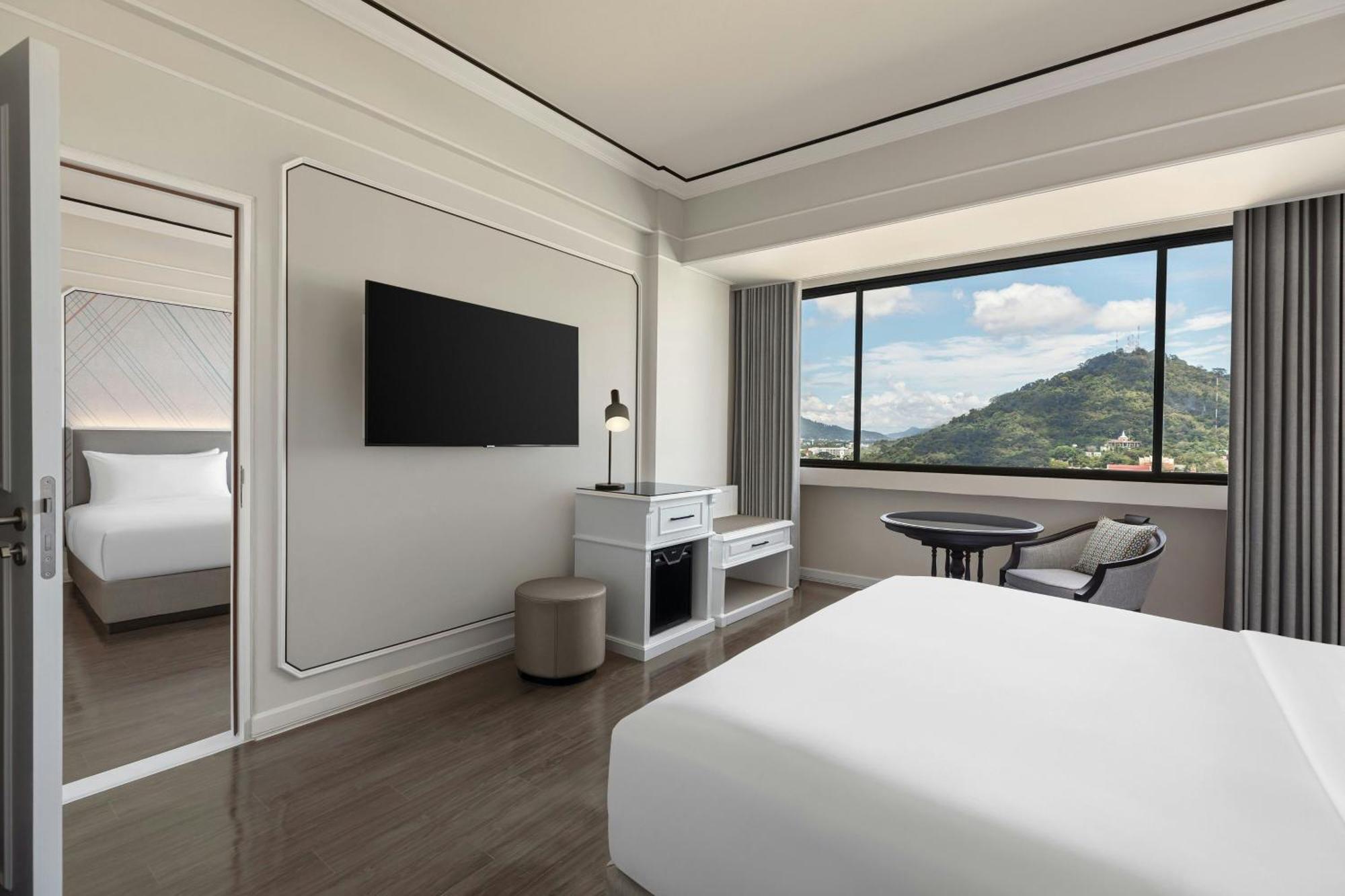 Premium Guest room 1 King City view High floor