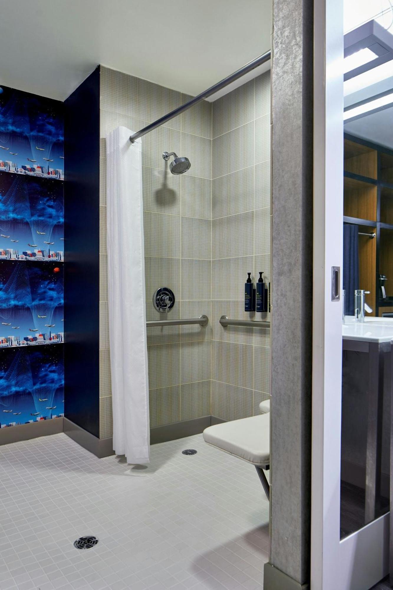 Aloft, Guest room, 1 King