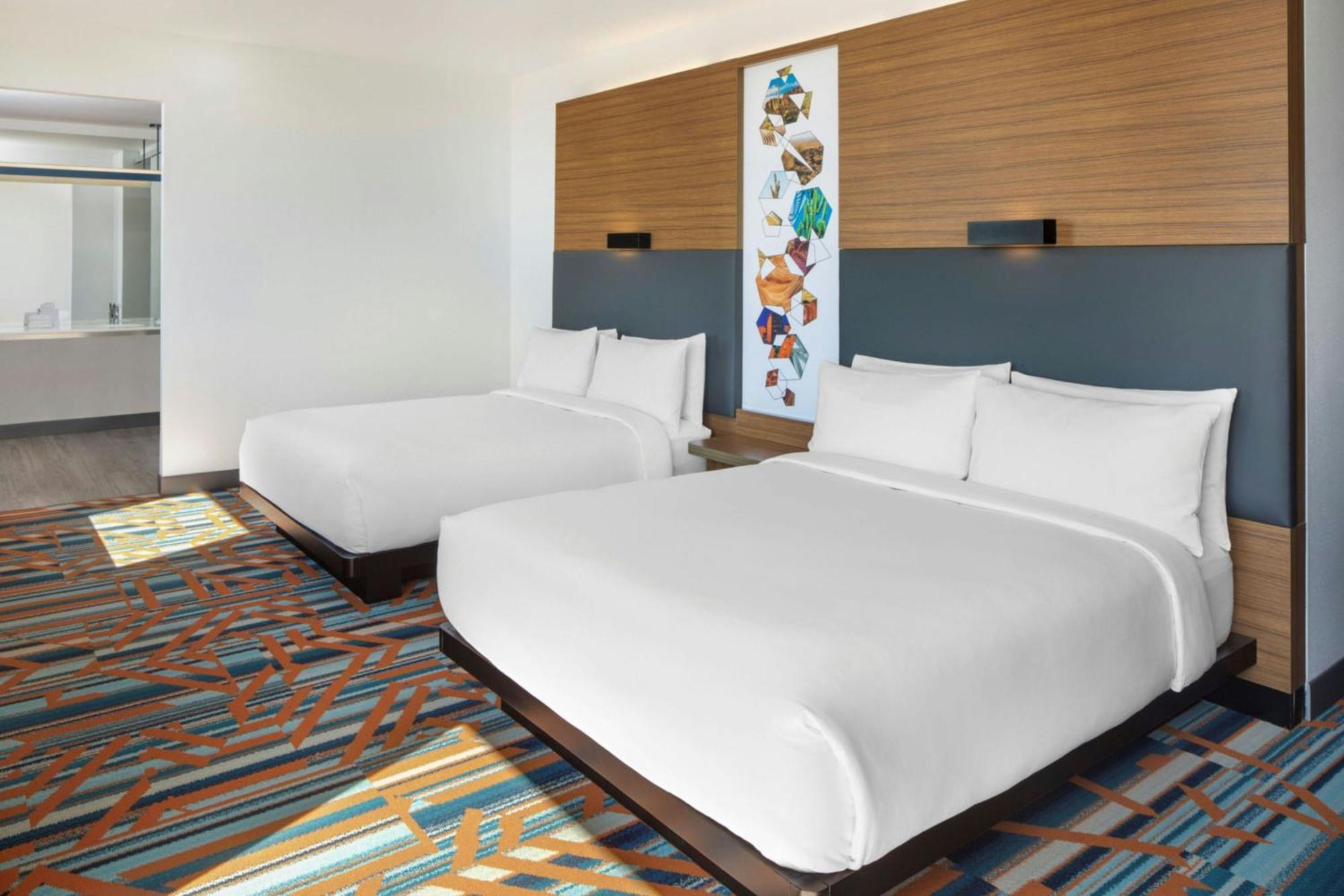 Aloft Guest room 2 Queen