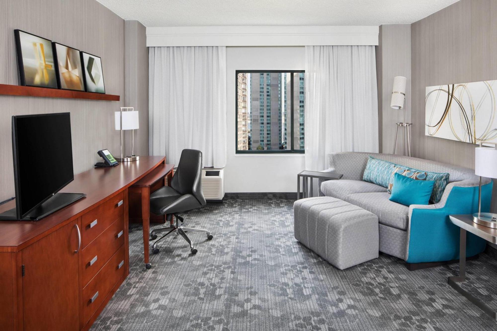 One-Bedroom King Suite Sofa Bed,1643156339:JPEG