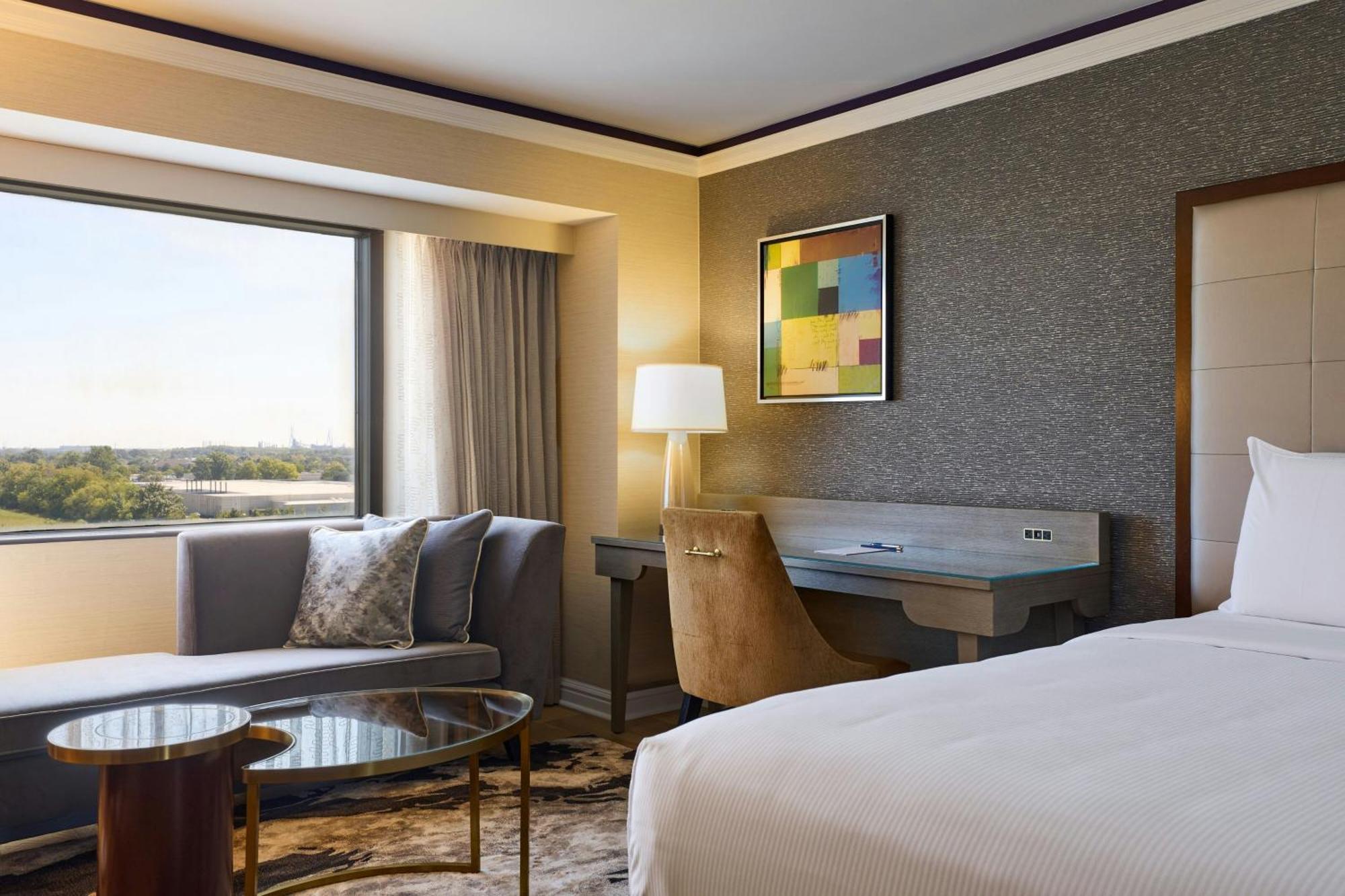 Guest room, 1 King Bed
