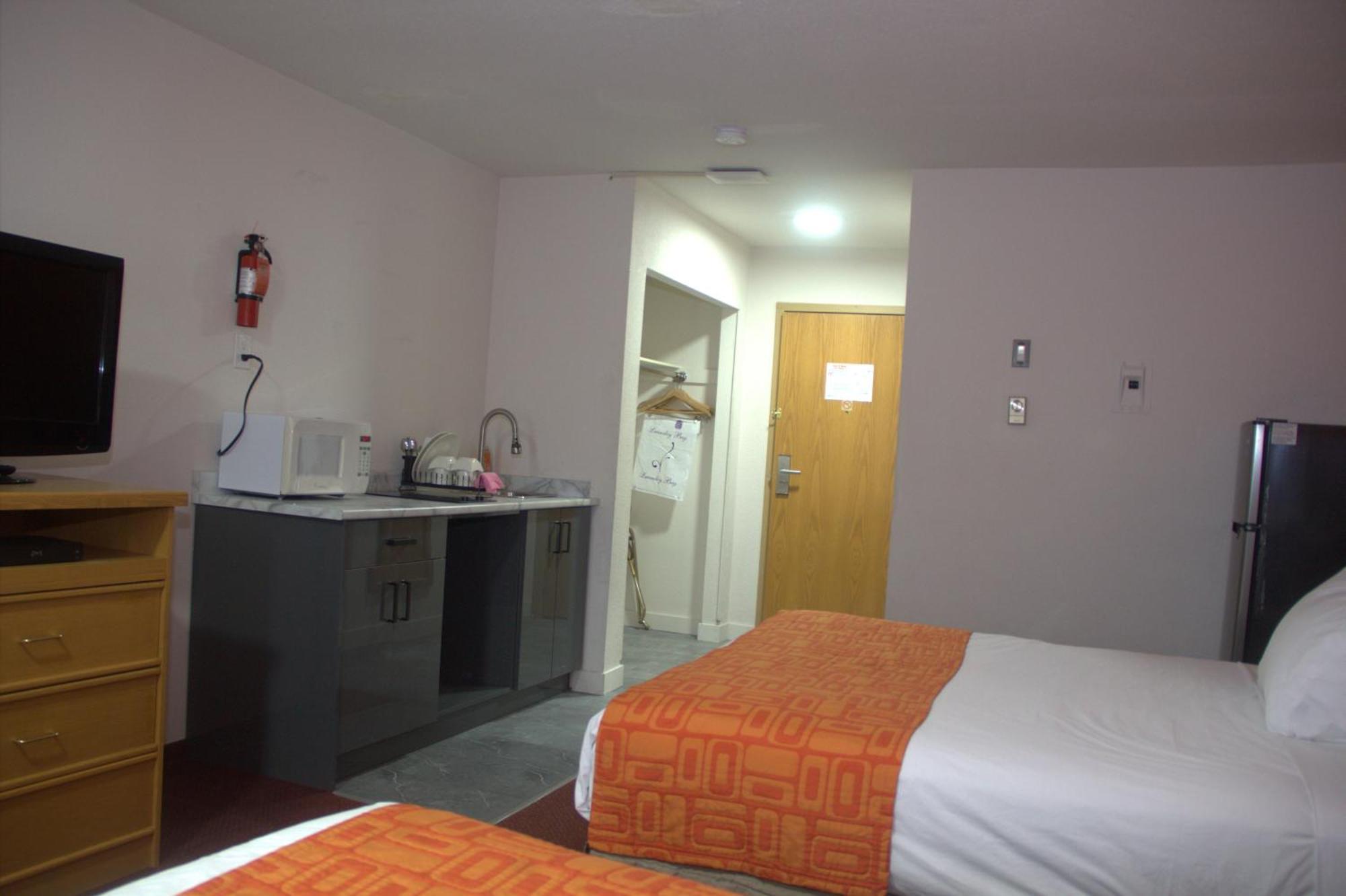 Queen Room with Two Queen Beds and Kitchenette - Non-Smoking