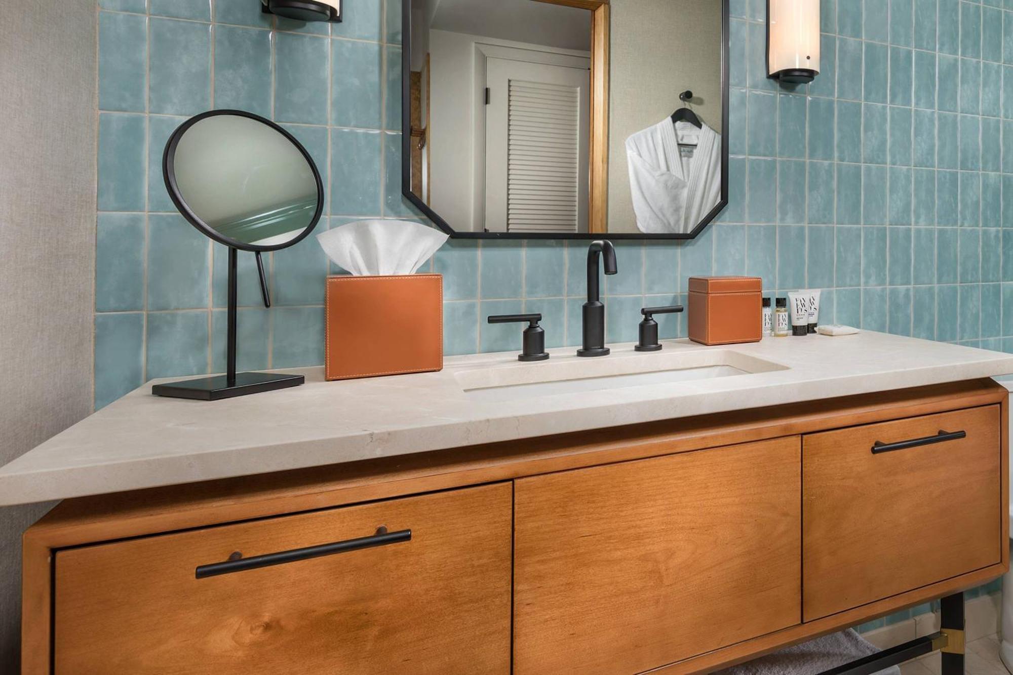 Queen Room with Two Queen Beds, City View and Transfer Shower - Mobility Accessible