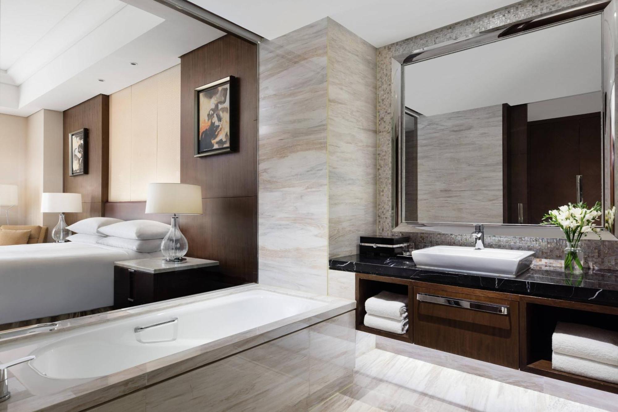 Suite Executive lounge access Executive Suite 1 King