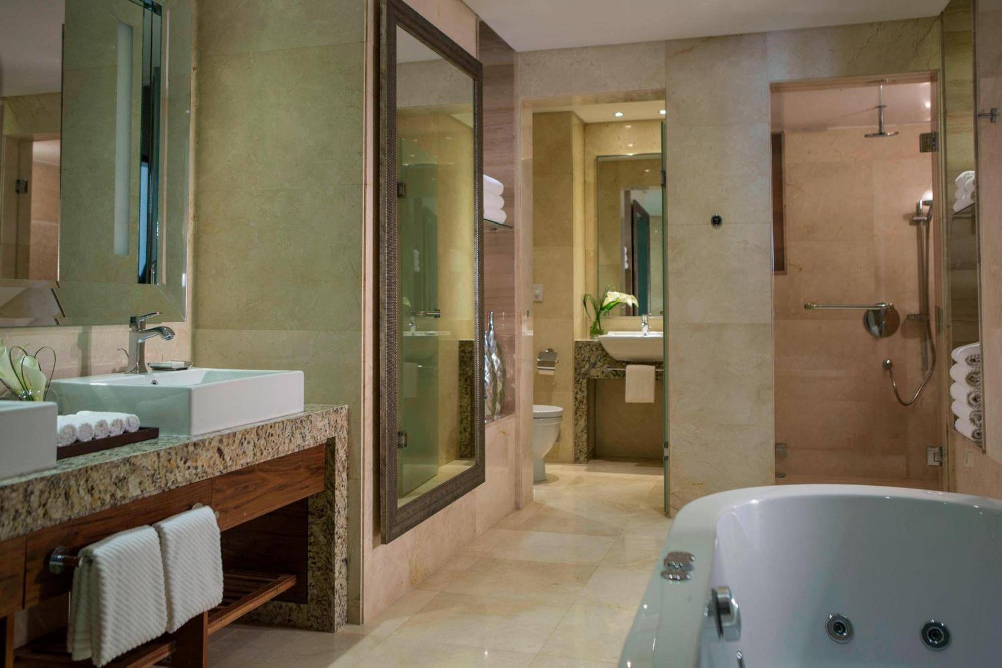 Presidential Suite Club Lounge Access
