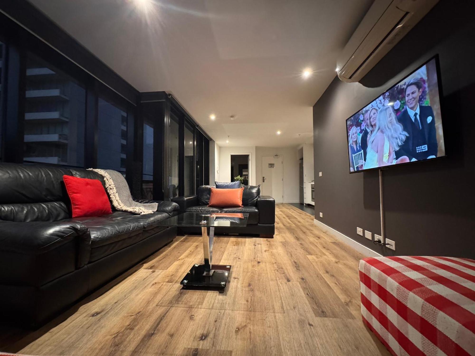 Two-Bedroom Two Bathroom Apartment 4 Single Beds