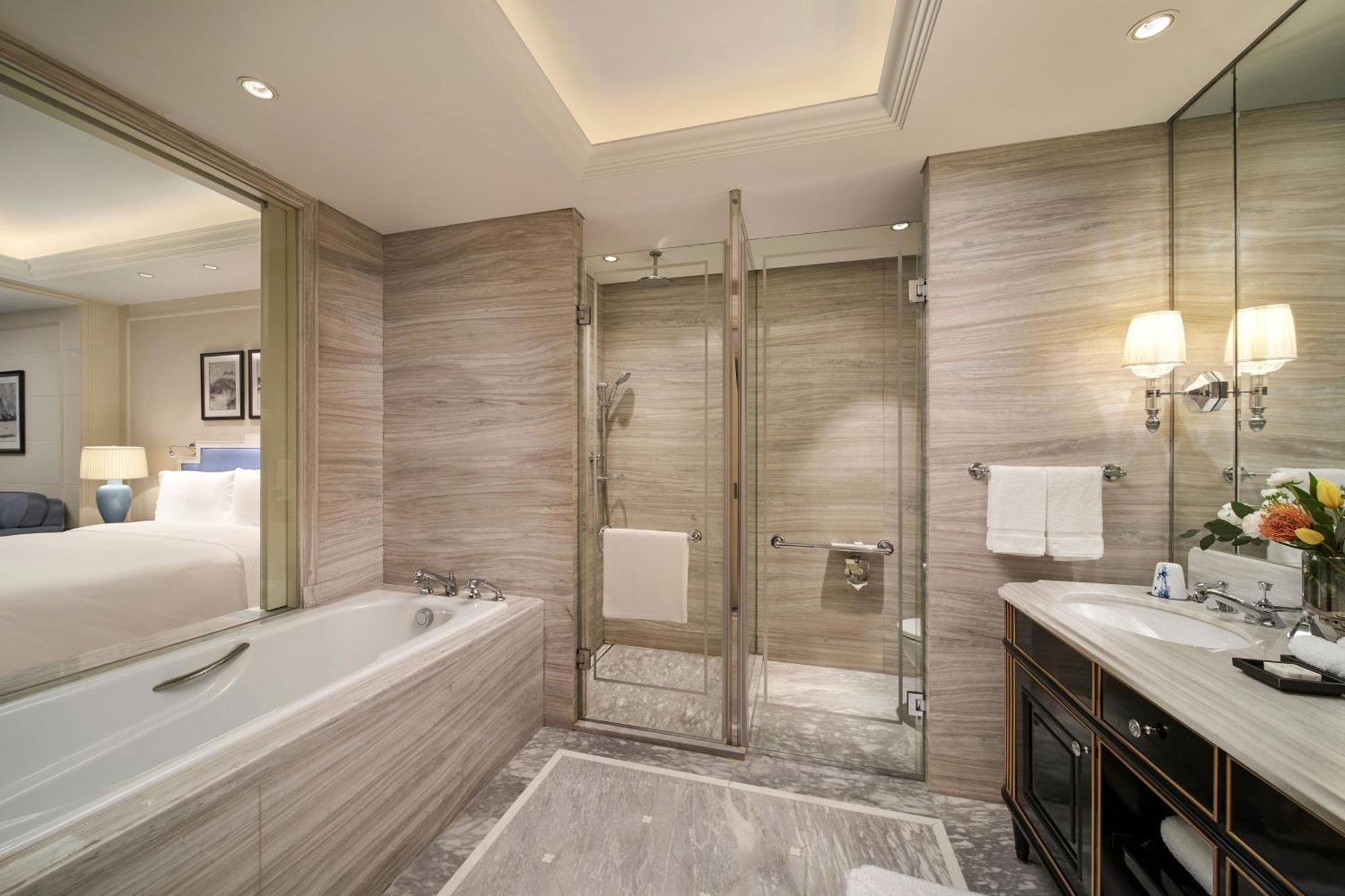 Deluxe room, 1 king, city view