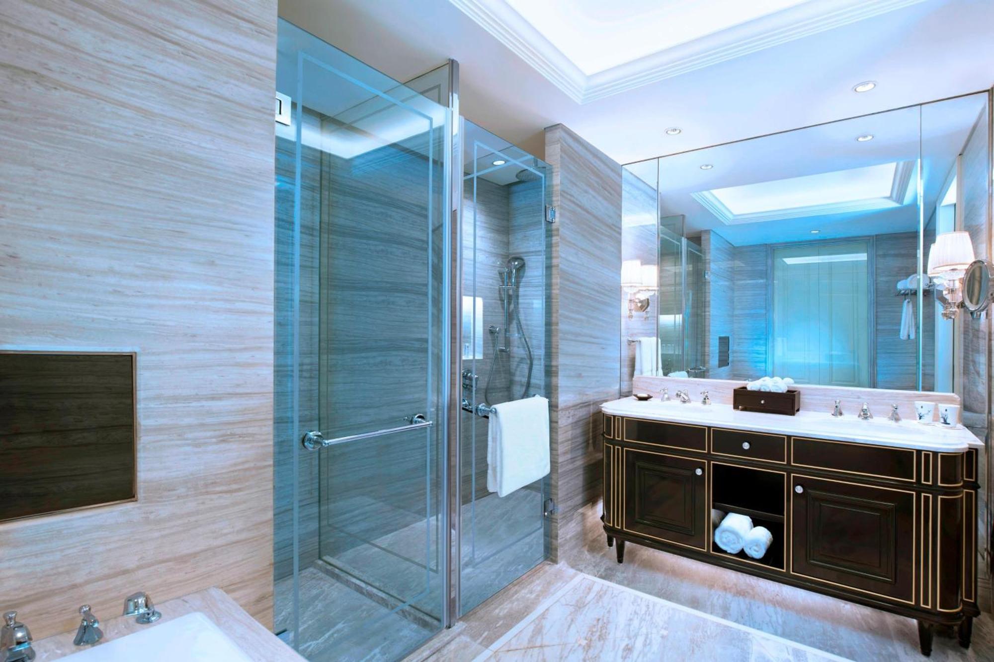 Panoramic room with 270° qiantang river view, 1king
